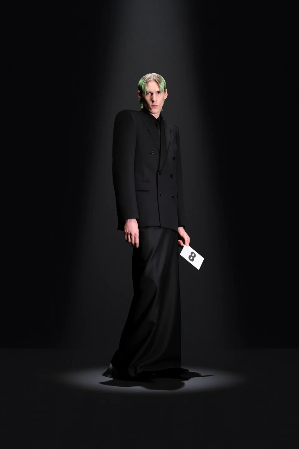 00008-balenciaga-fall-2023-couture-credit-gorunway