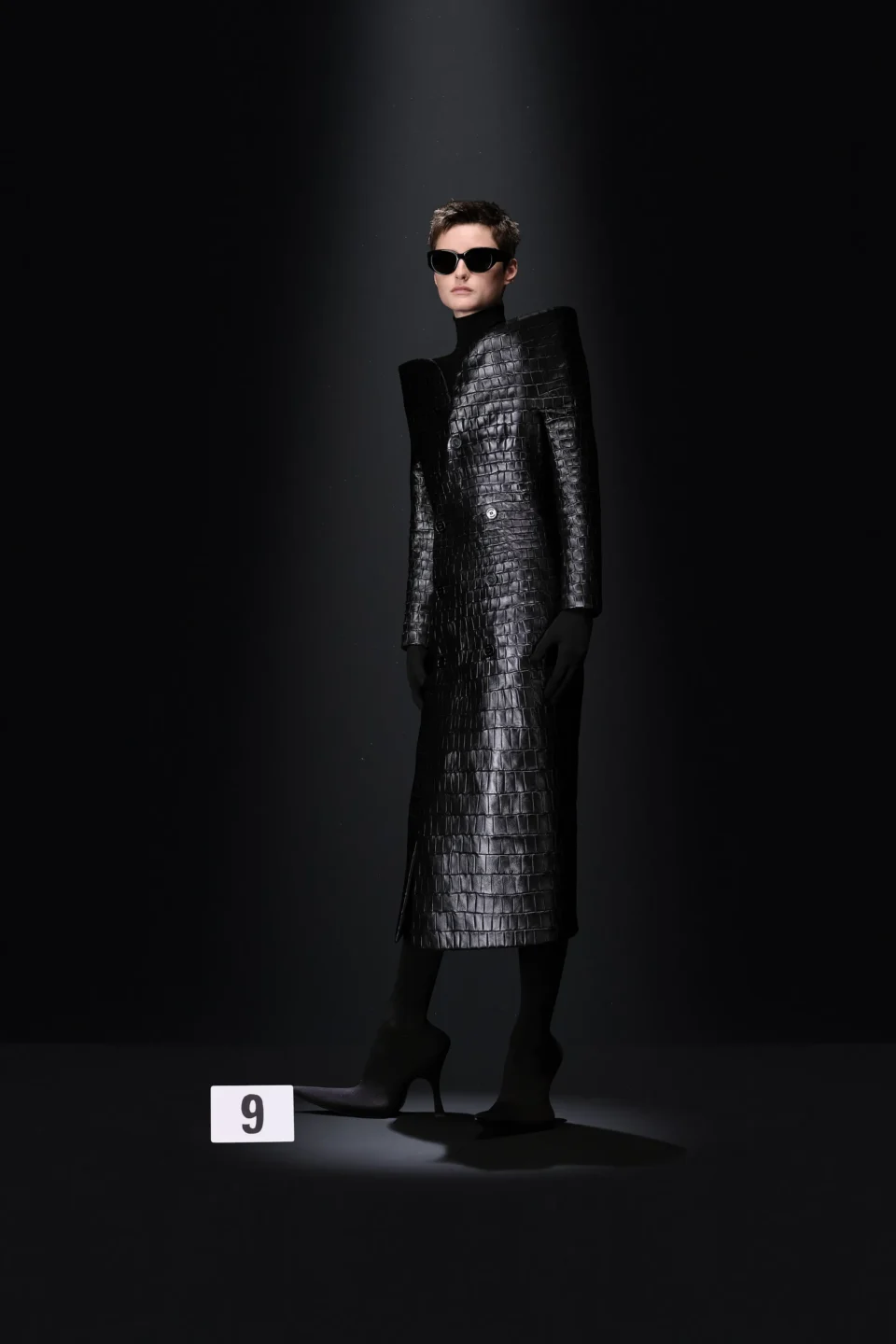 00009-balenciaga-fall-2023-couture-credit-gorunway