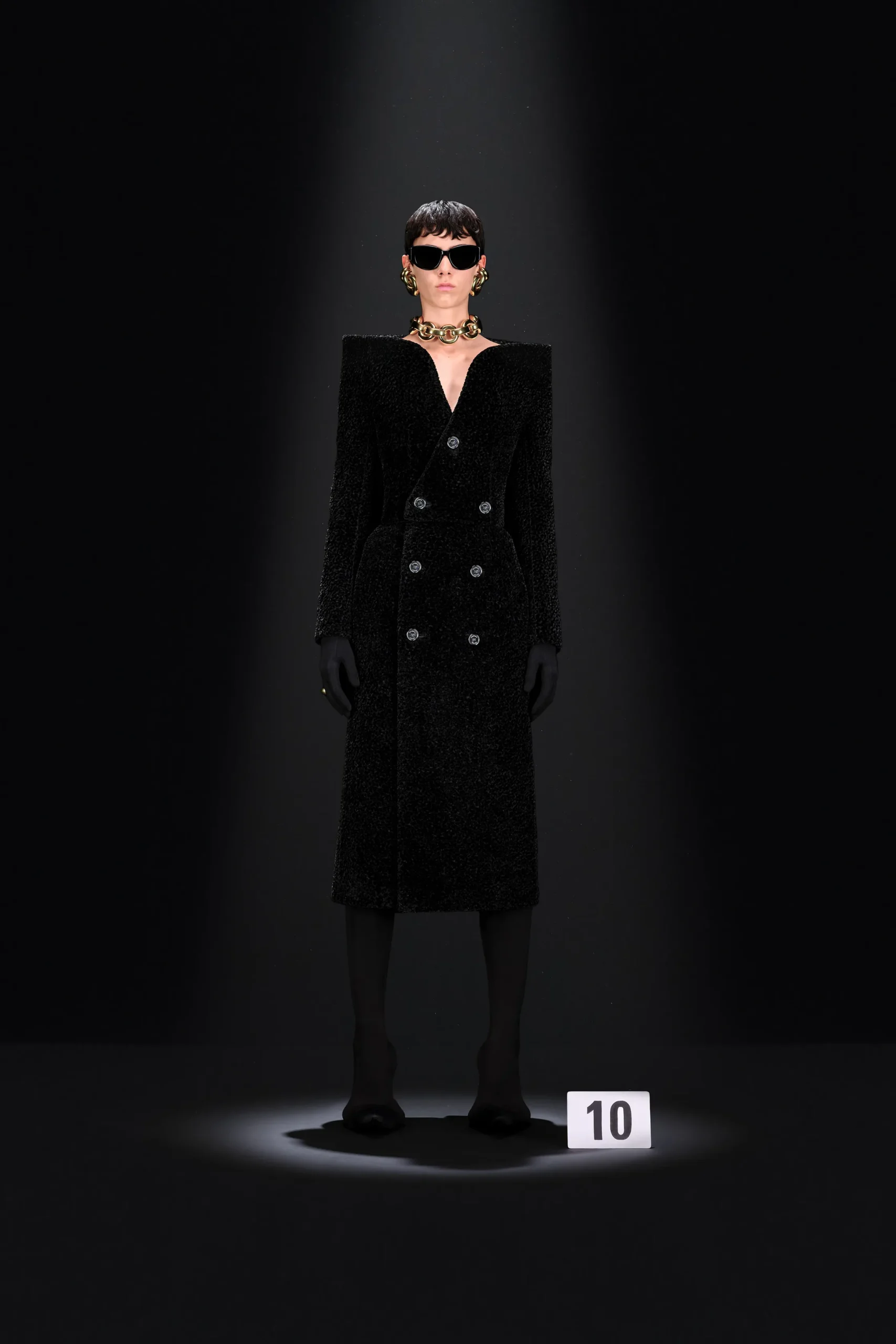 00010-balenciaga-fall-2023-couture-credit-gorunway