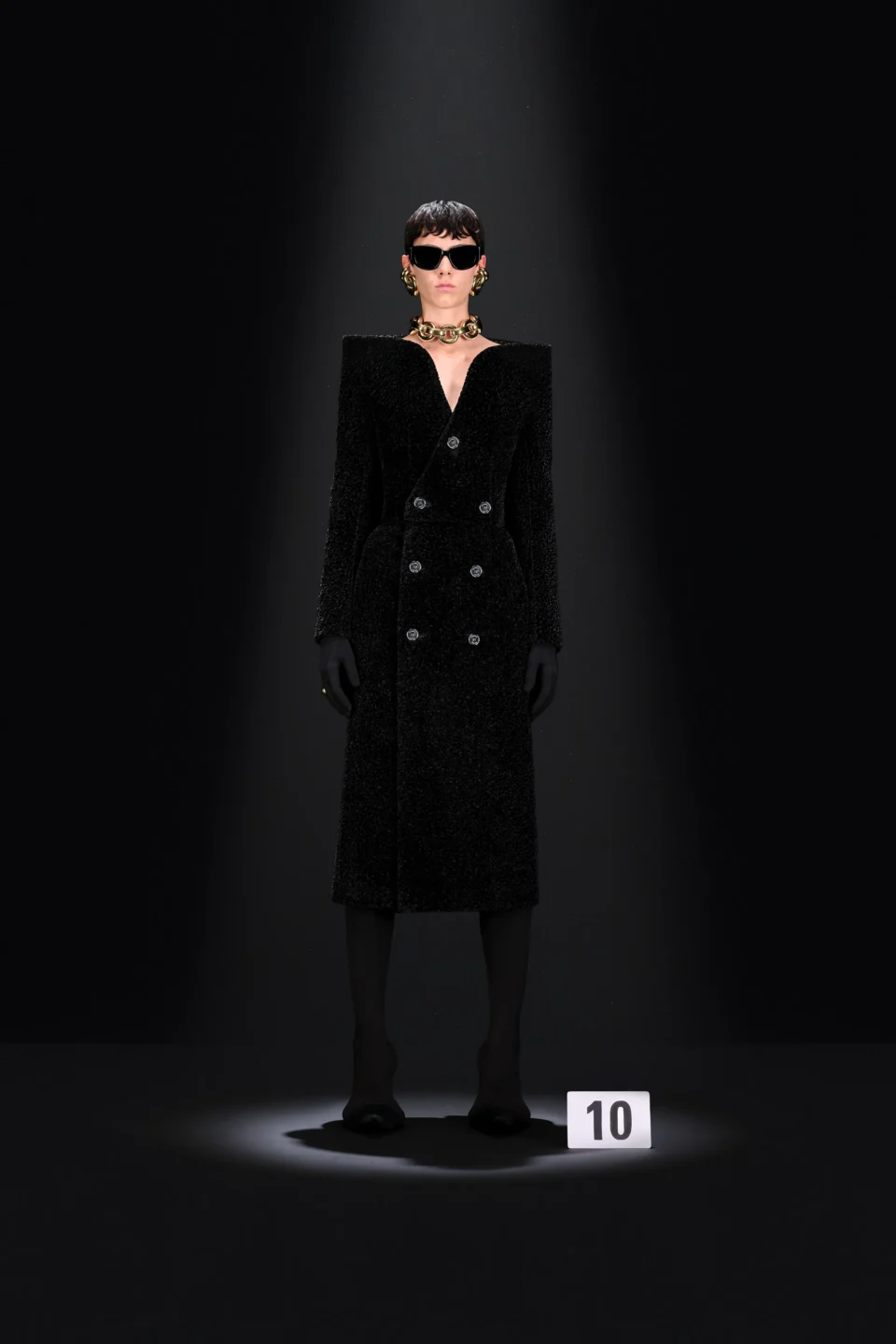 00010-balenciaga-fall-2023-couture-credit-gorunway