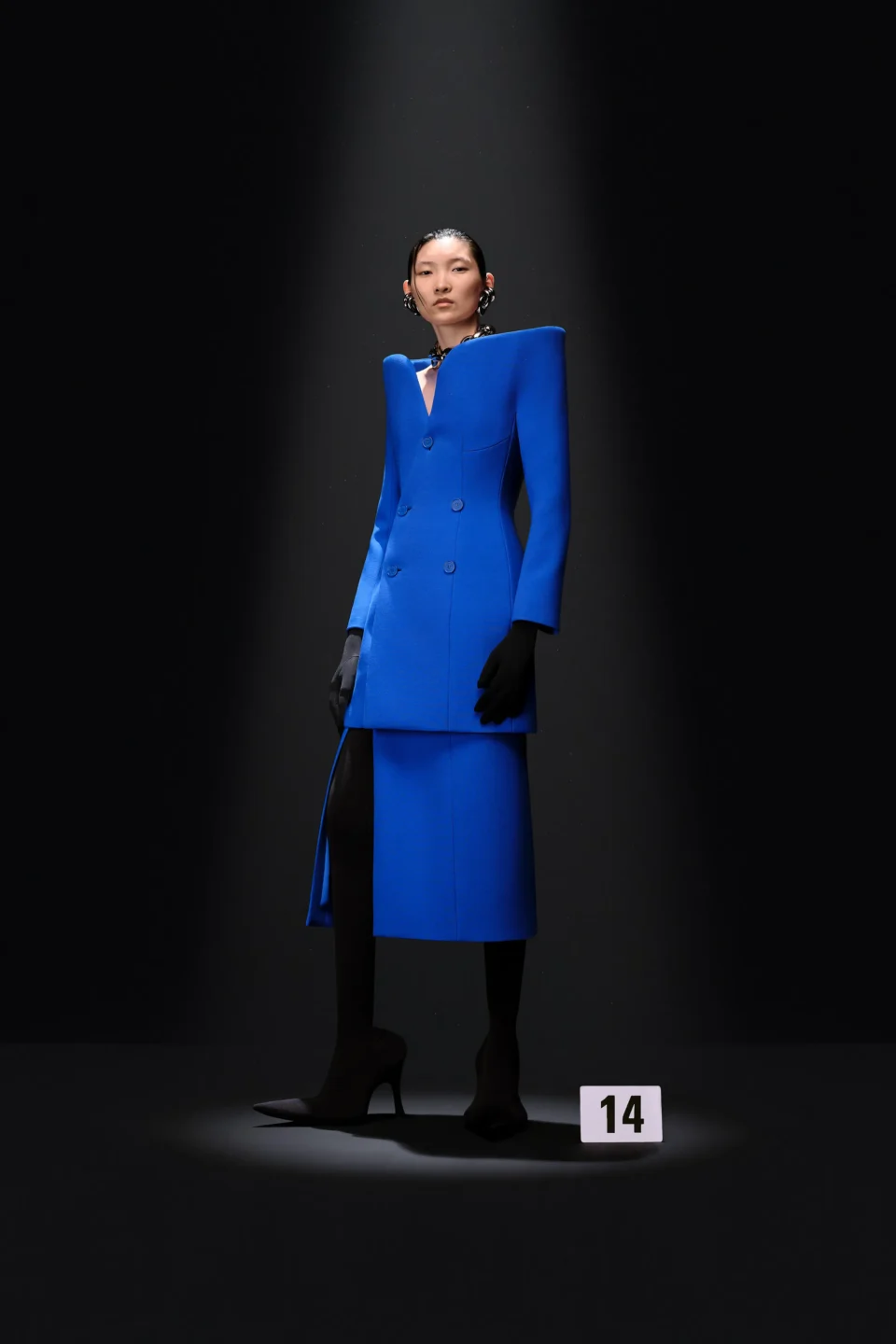 00014-balenciaga-fall-2023-couture-credit-gorunway