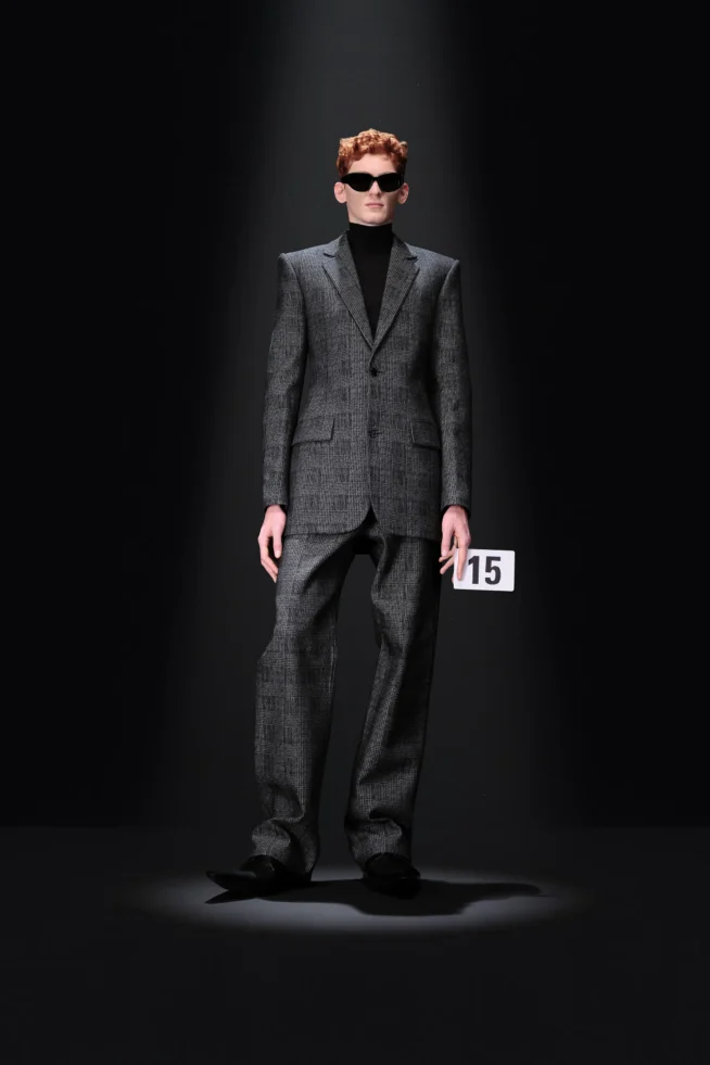 00015-balenciaga-fall-2023-couture-credit-gorunway