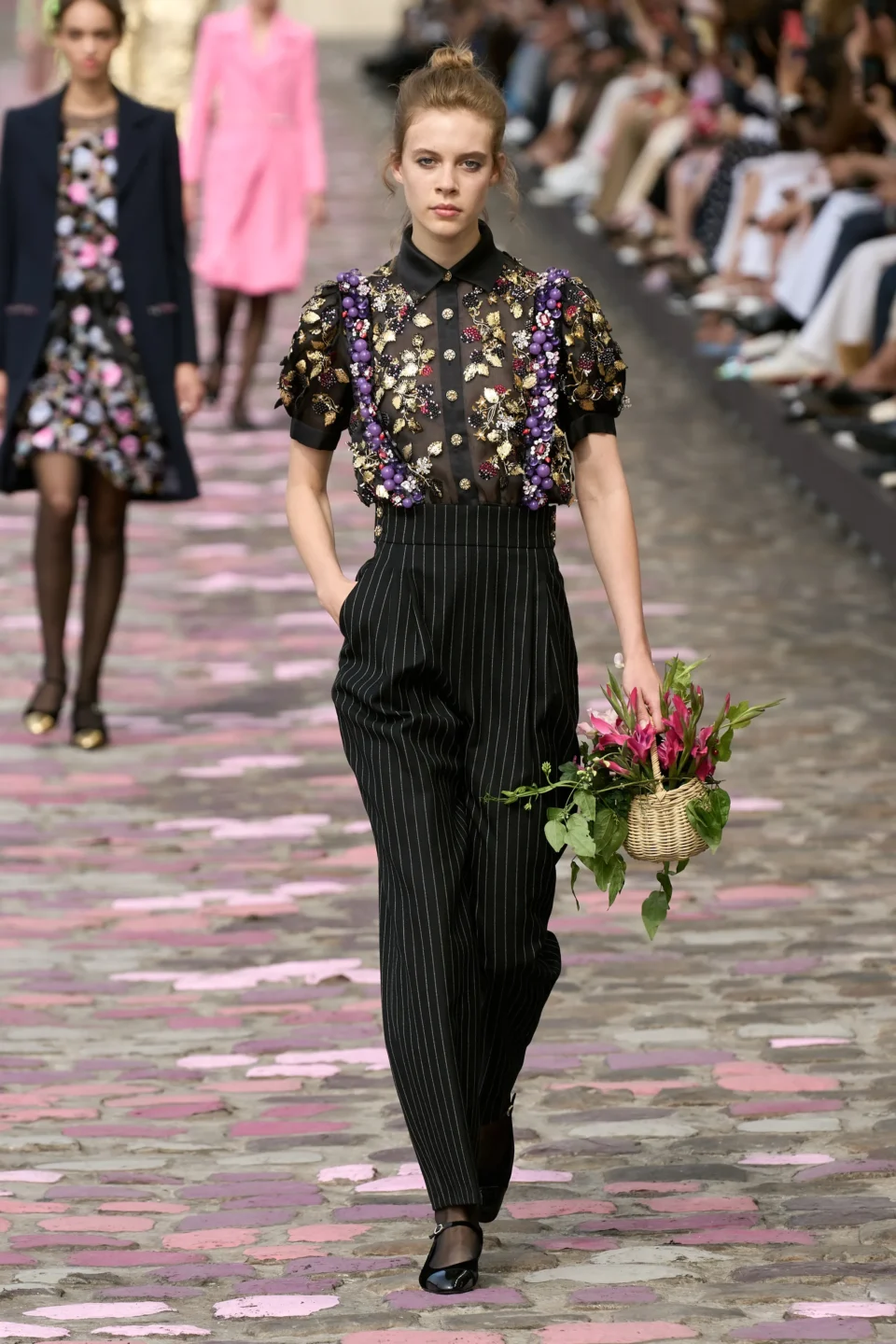 00016-chanel-fall-2023-couture-credit-gorunway