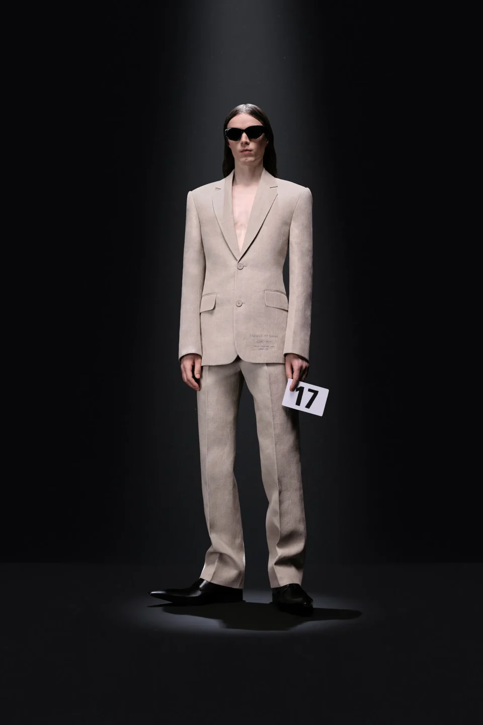 00017-balenciaga-fall-2023-couture-credit-gorunway