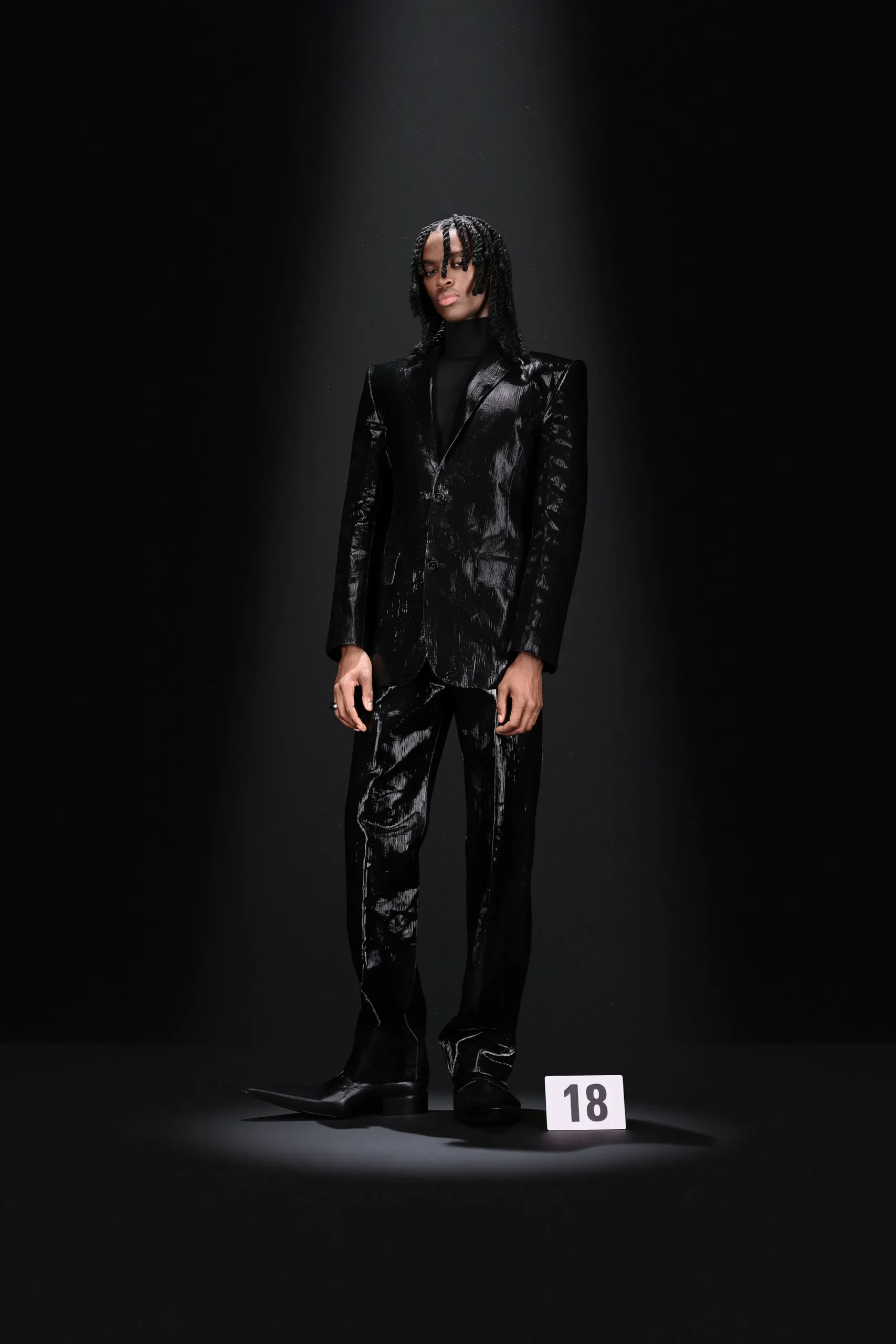 00018-balenciaga-fall-2023-couture-credit-gorunway