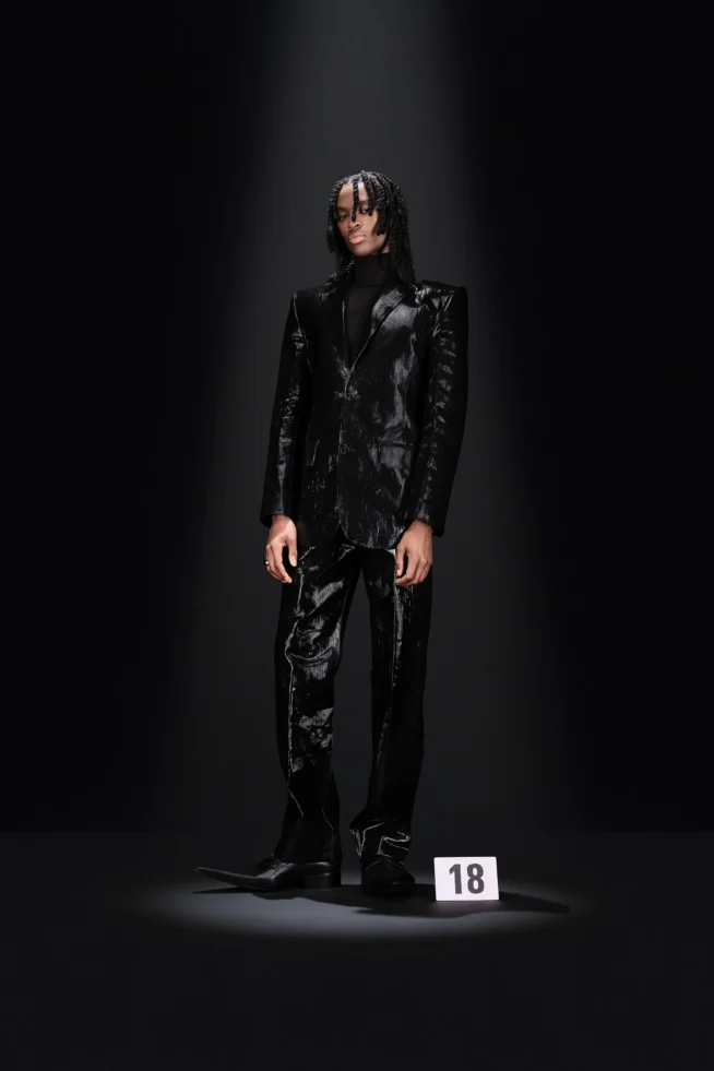00018-balenciaga-fall-2023-couture-credit-gorunway