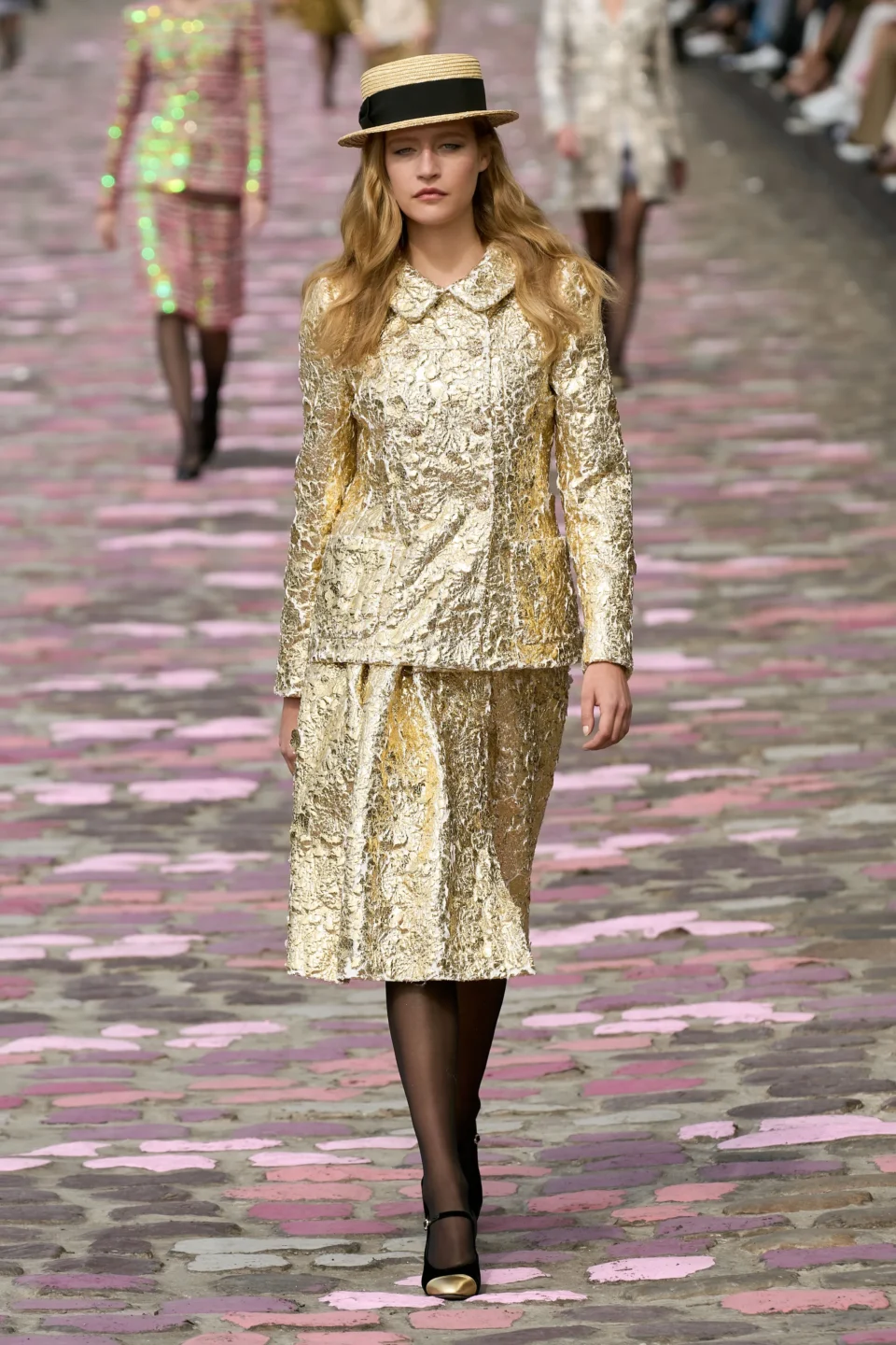 00019-chanel-fall-2023-couture-credit-gorunway