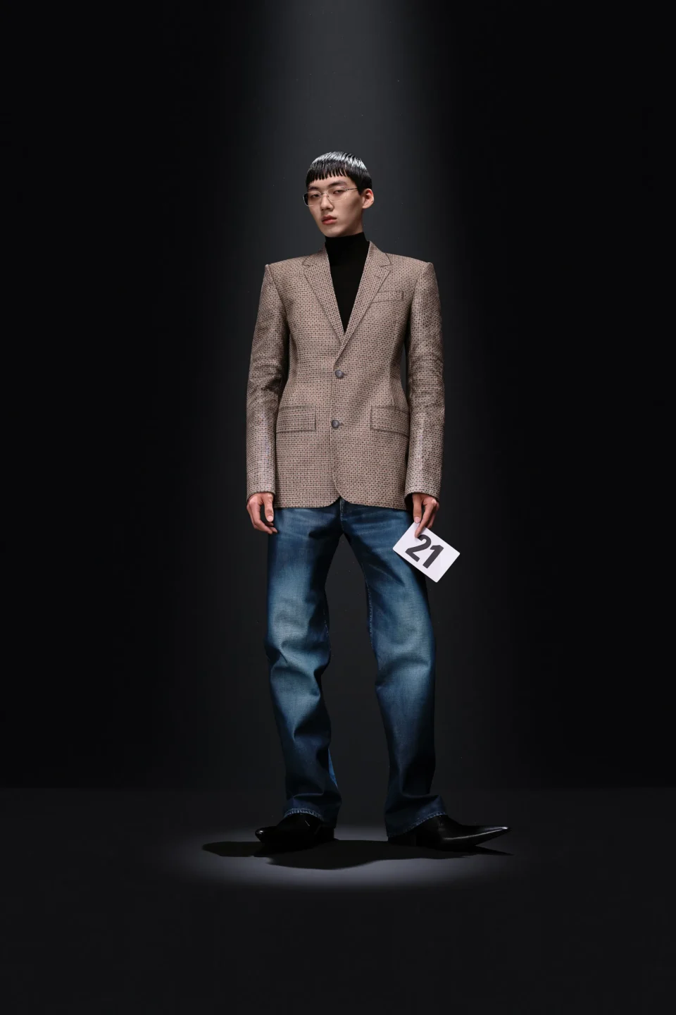 00021-balenciaga-fall-2023-couture-credit-gorunway