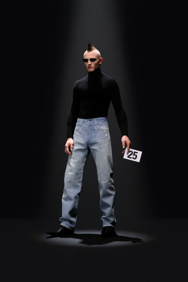 00025-balenciaga-fall-2023-couture-credit-gorunway