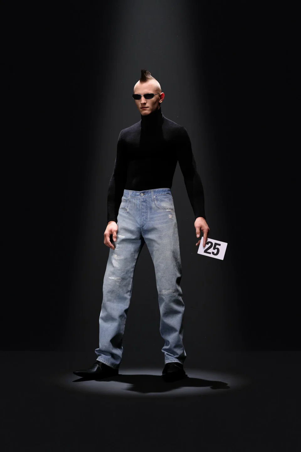 00025-balenciaga-fall-2023-couture-credit-gorunway