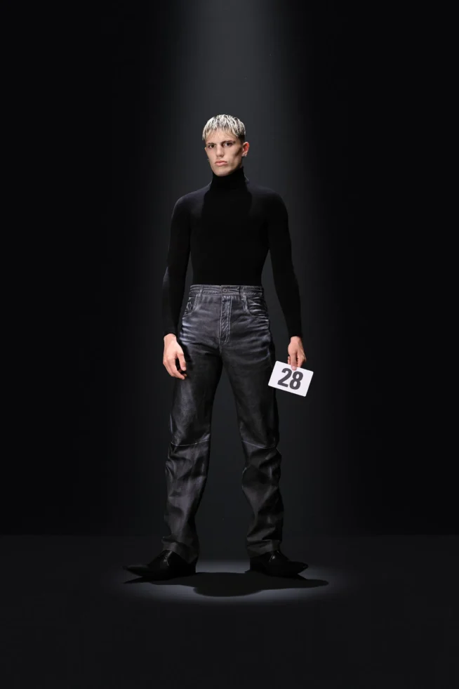 00028-balenciaga-fall-2023-couture-credit-gorunway