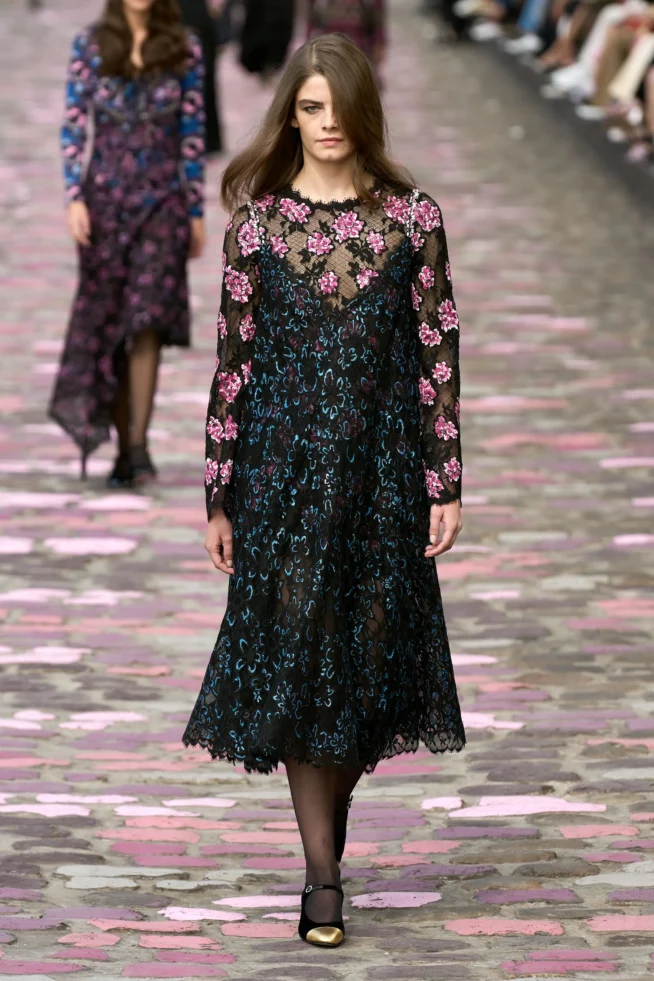 00028-chanel-fall-2023-couture-credit-gorunway