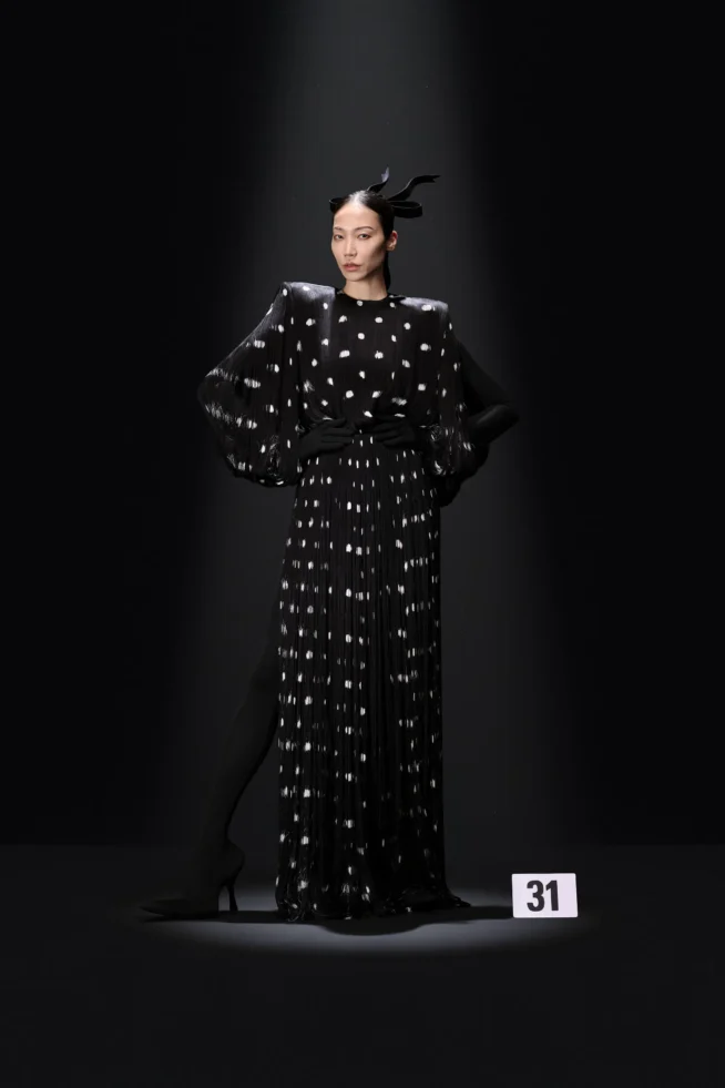 00031-balenciaga-fall-2023-couture-credit-gorunway