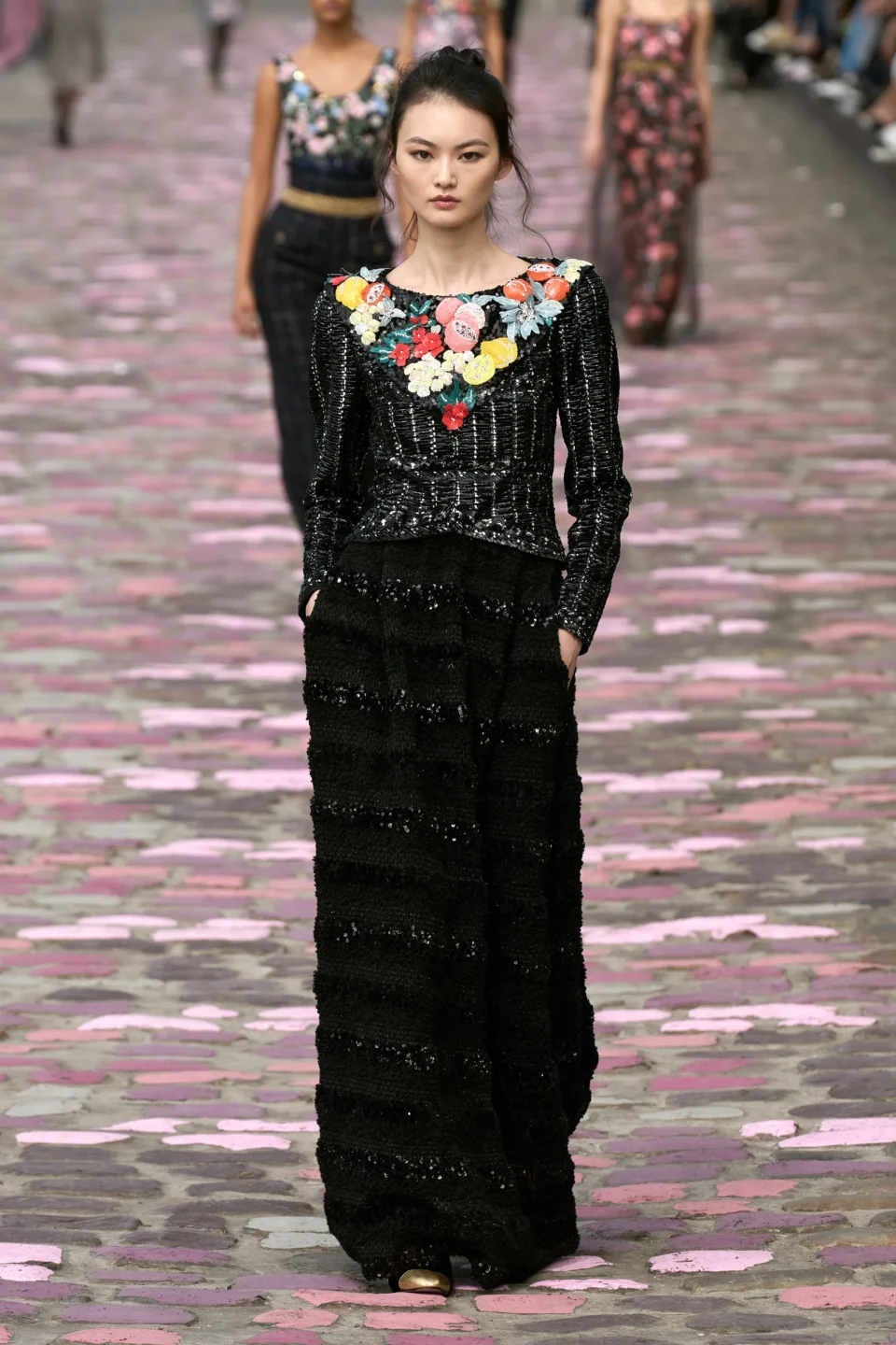 00032-chanel-fall-2023-couture-credit-gorunway