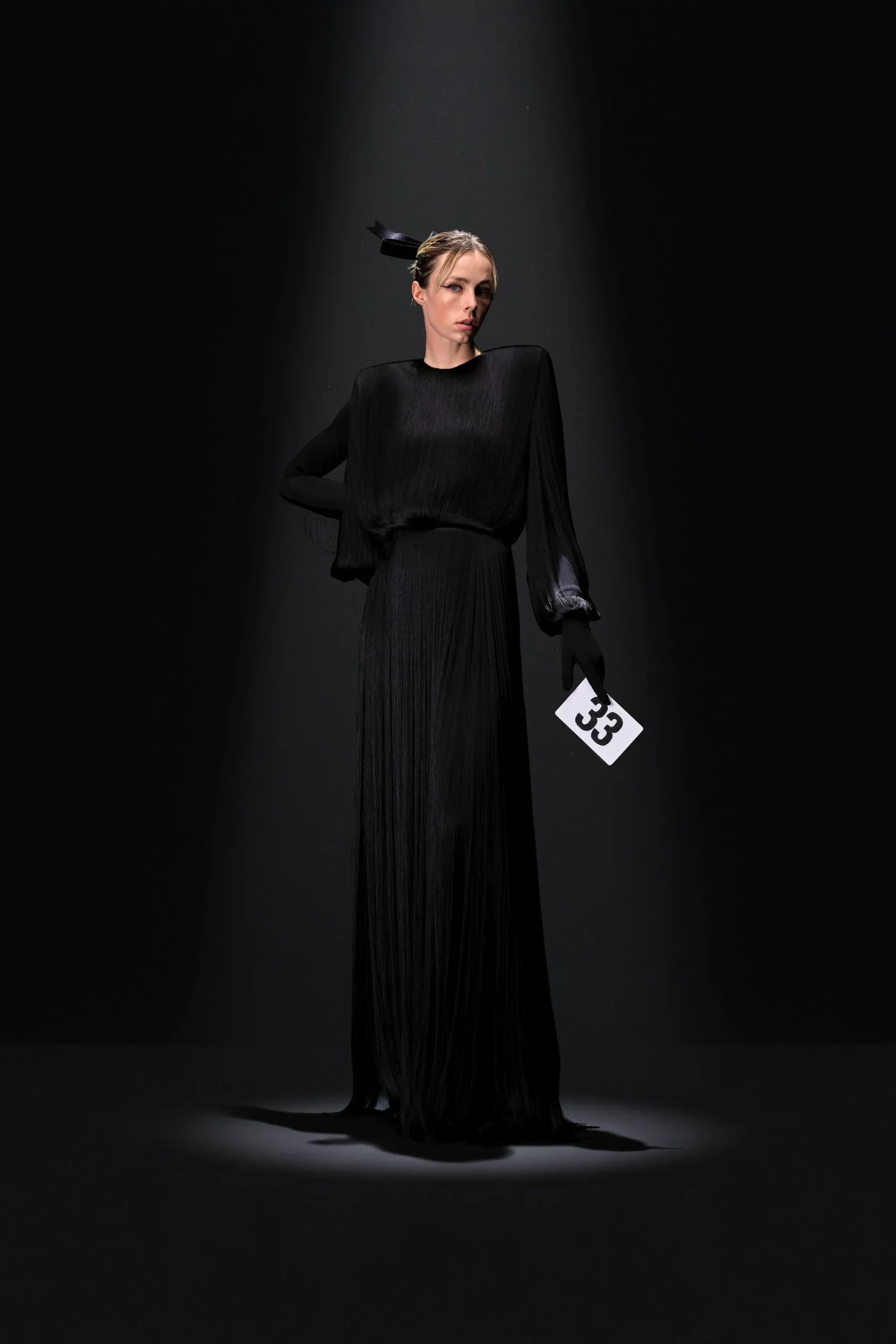 00033-balenciaga-fall-2023-couture-credit-gorunway