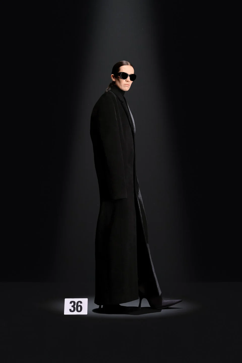 00036-balenciaga-fall-2023-couture-credit-gorunway