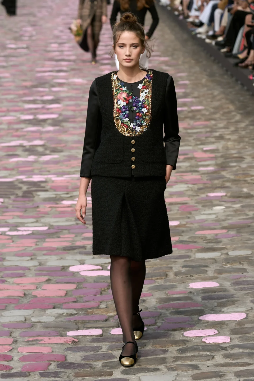 00037-chanel-fall-2023-couture-credit-gorunway