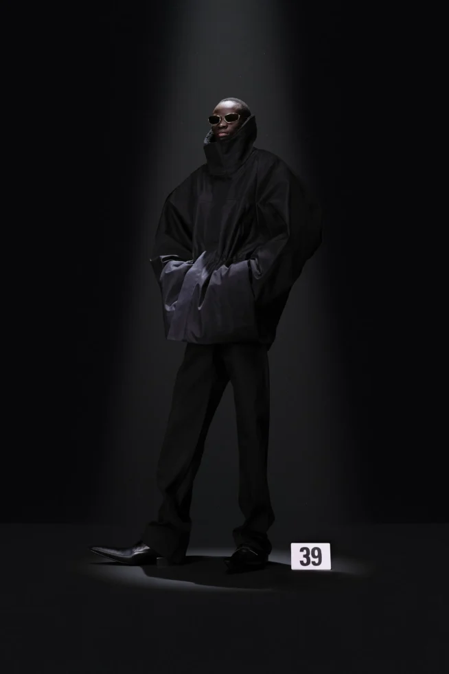 00039-balenciaga-fall-2023-couture-credit-gorunway