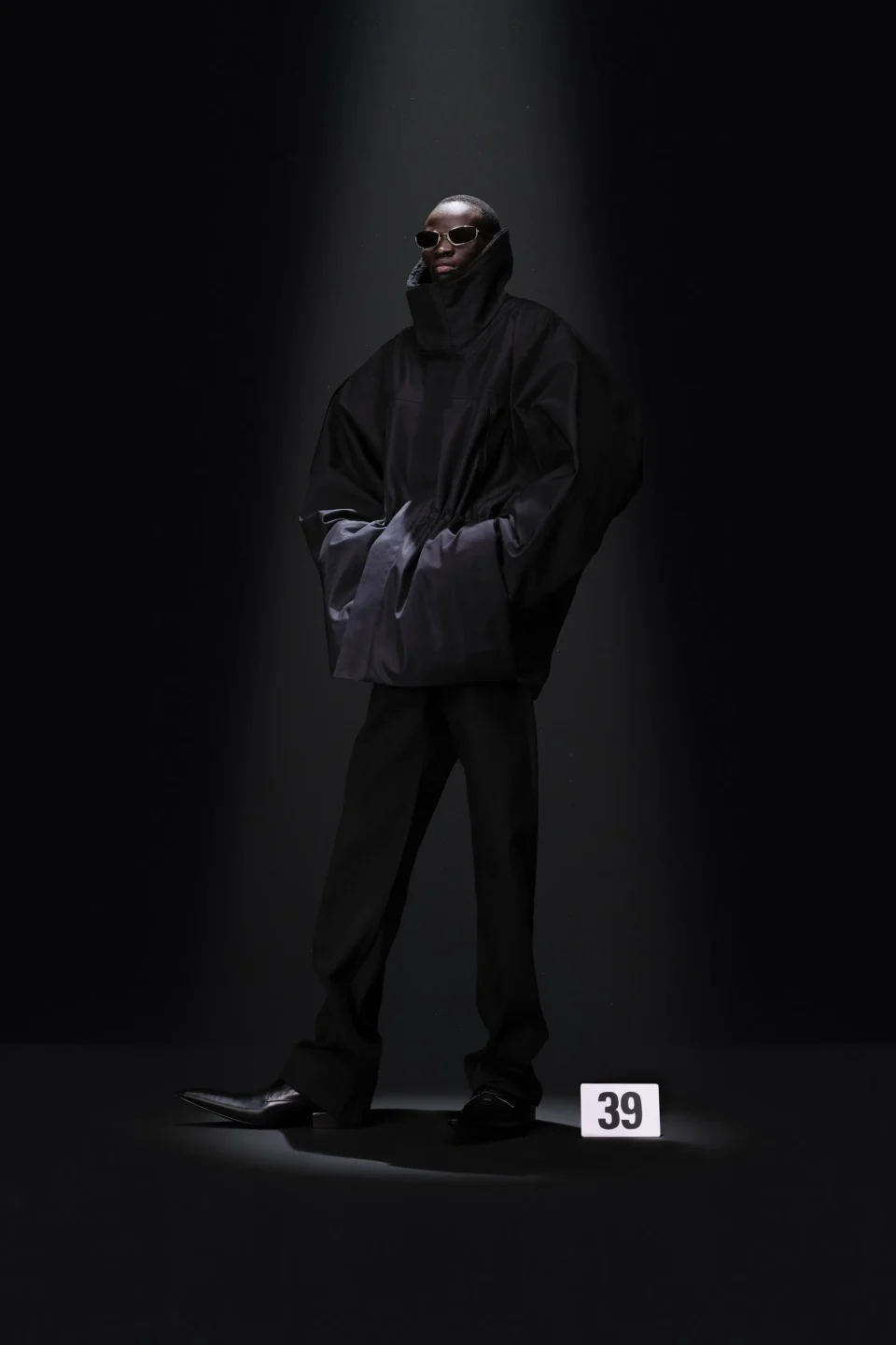 00039-balenciaga-fall-2023-couture-credit-gorunway