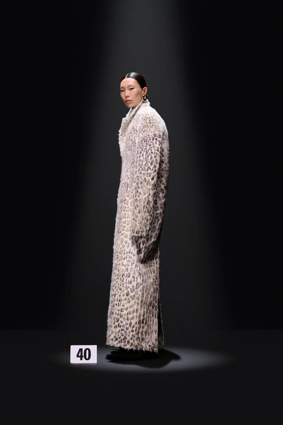 00040-balenciaga-fall-2023-couture-credit-gorunway