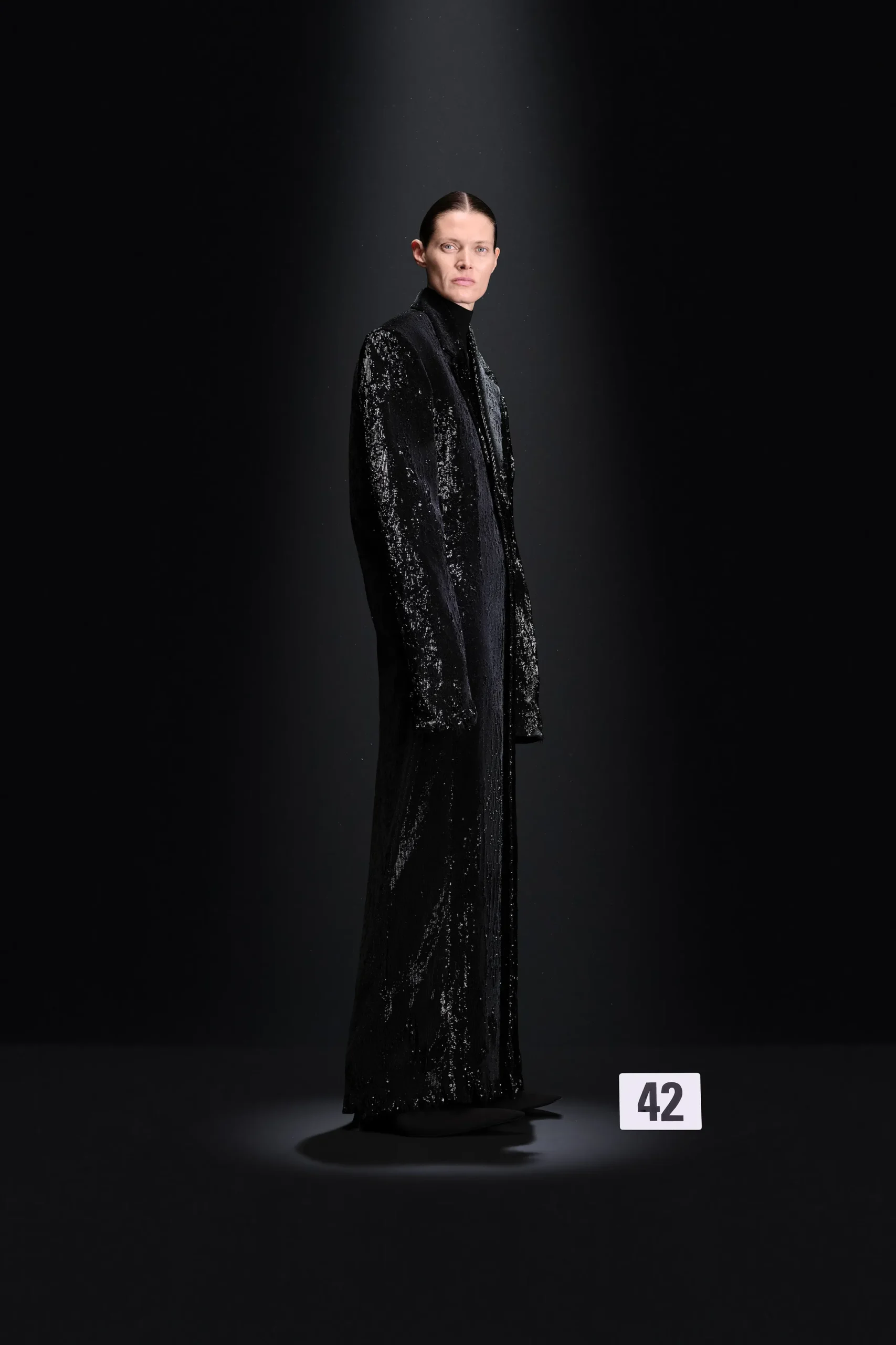 00042-balenciaga-fall-2023-couture-credit-gorunway