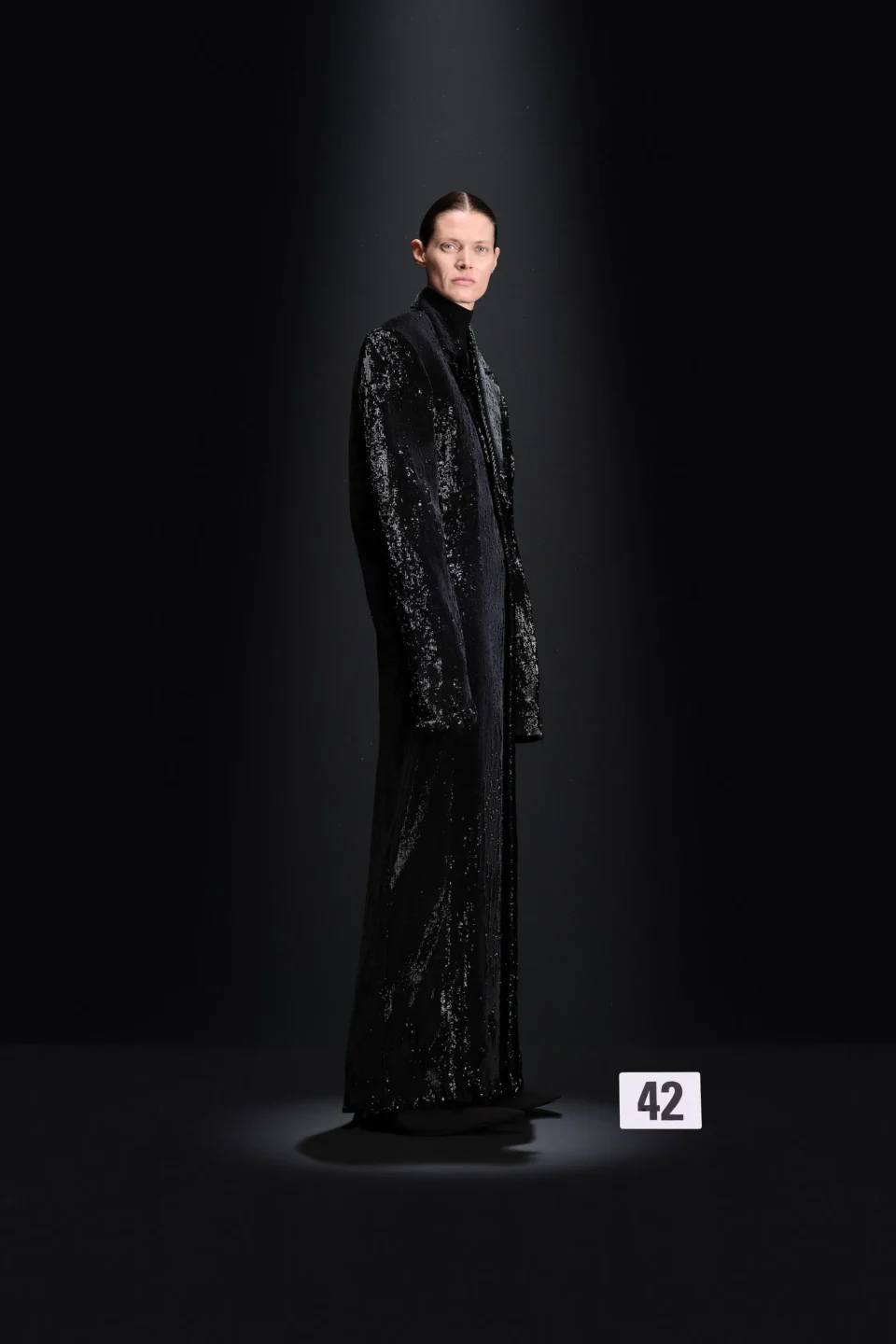 00042-balenciaga-fall-2023-couture-credit-gorunway