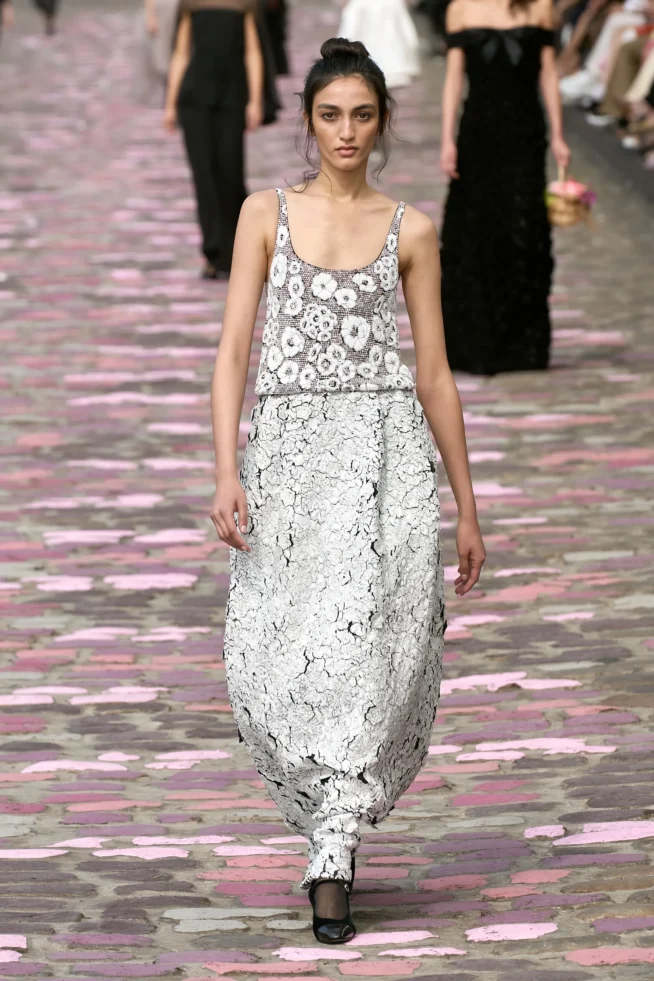 00042-chanel-fall-2023-couture-credit-gorunway
