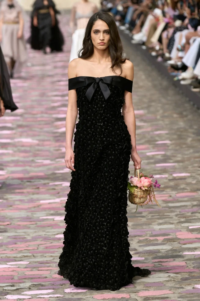 00043-chanel-fall-2023-couture-credit-gorunway