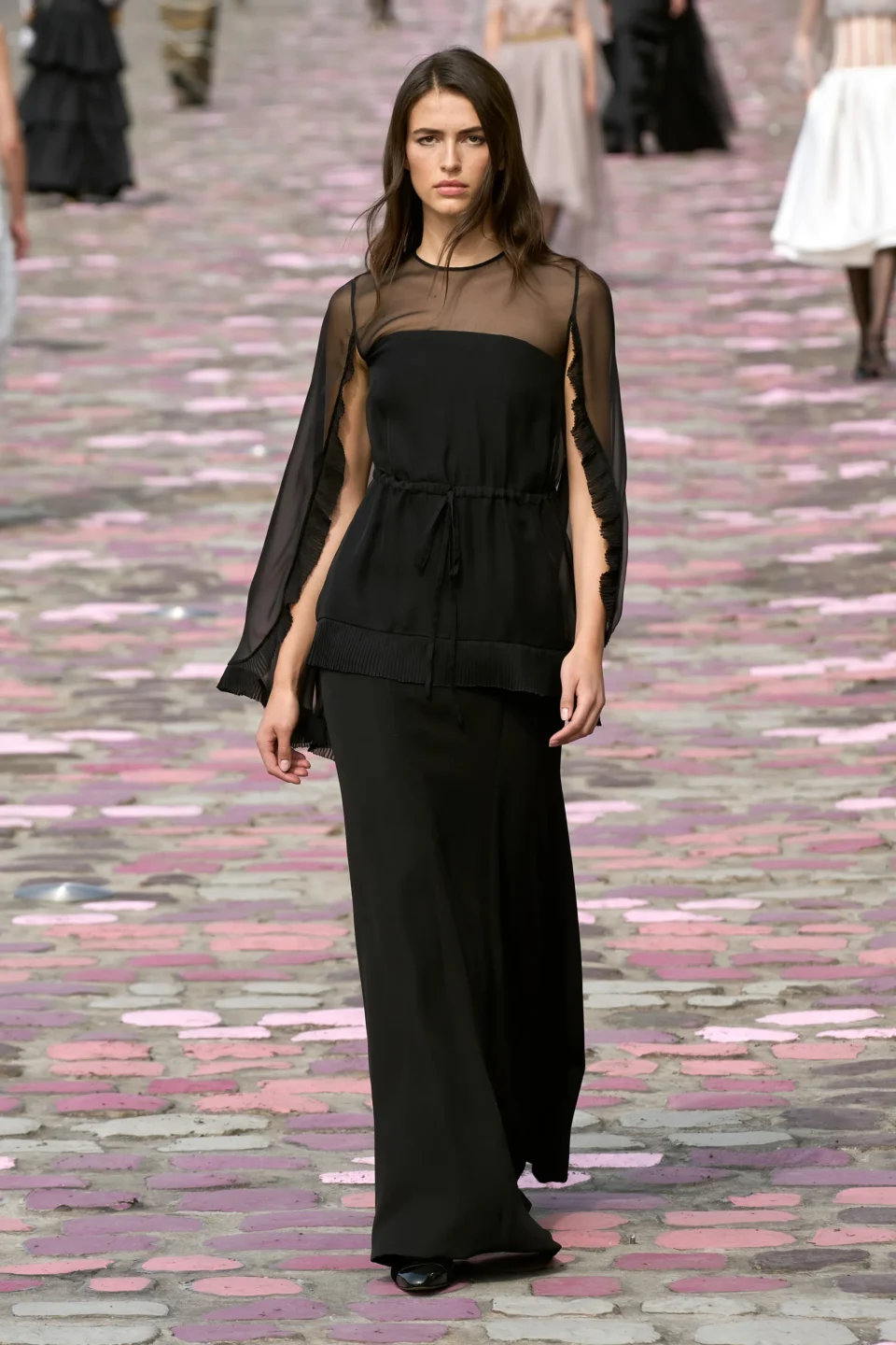 00044-chanel-fall-2023-couture-credit-gorunway