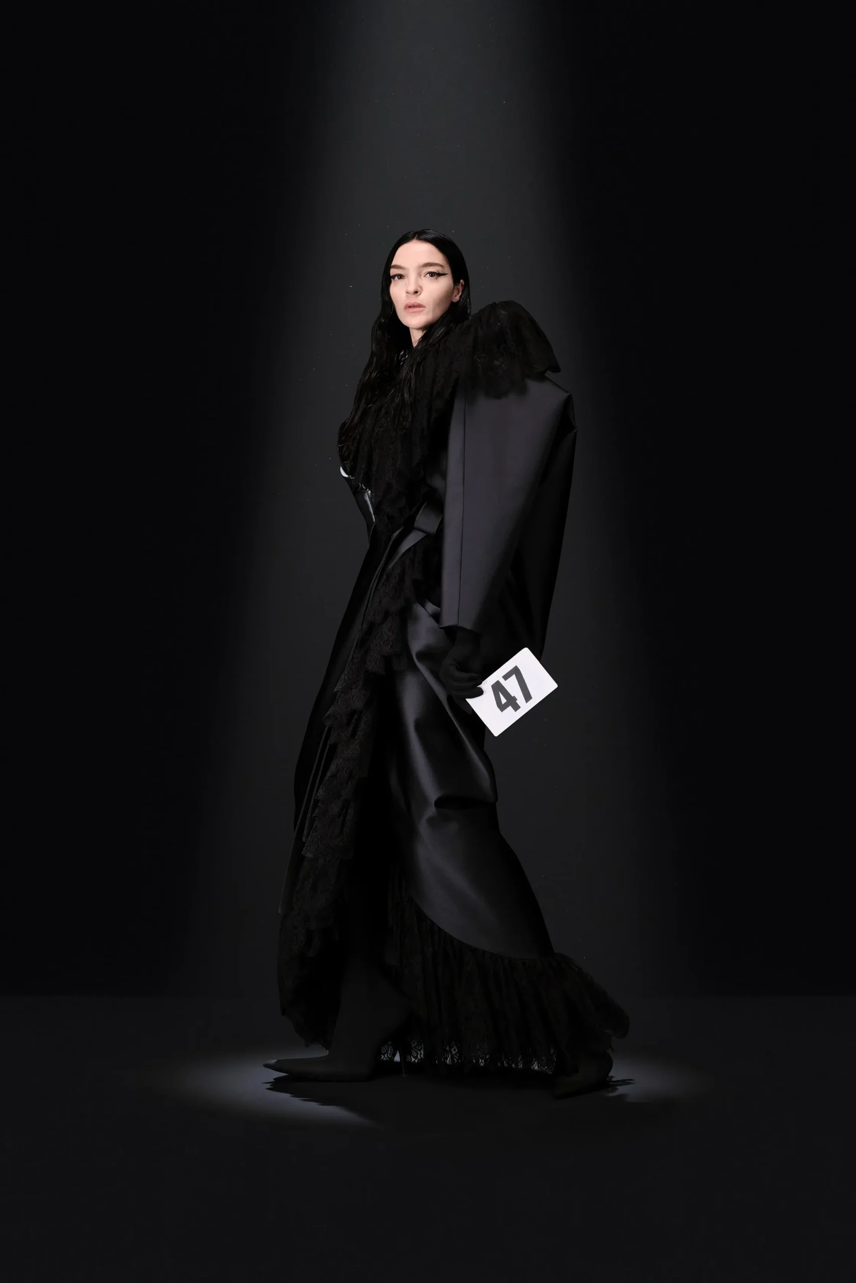 00047-balenciaga-fall-2023-couture-credit-gorunway