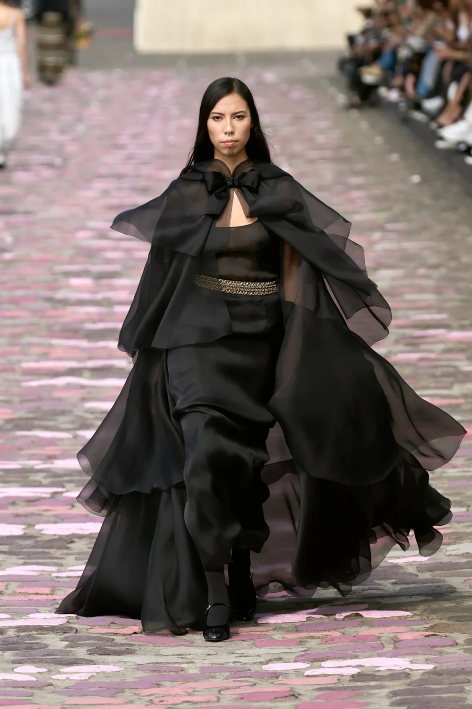 00047-chanel-fall-2023-couture-credit-gorunway