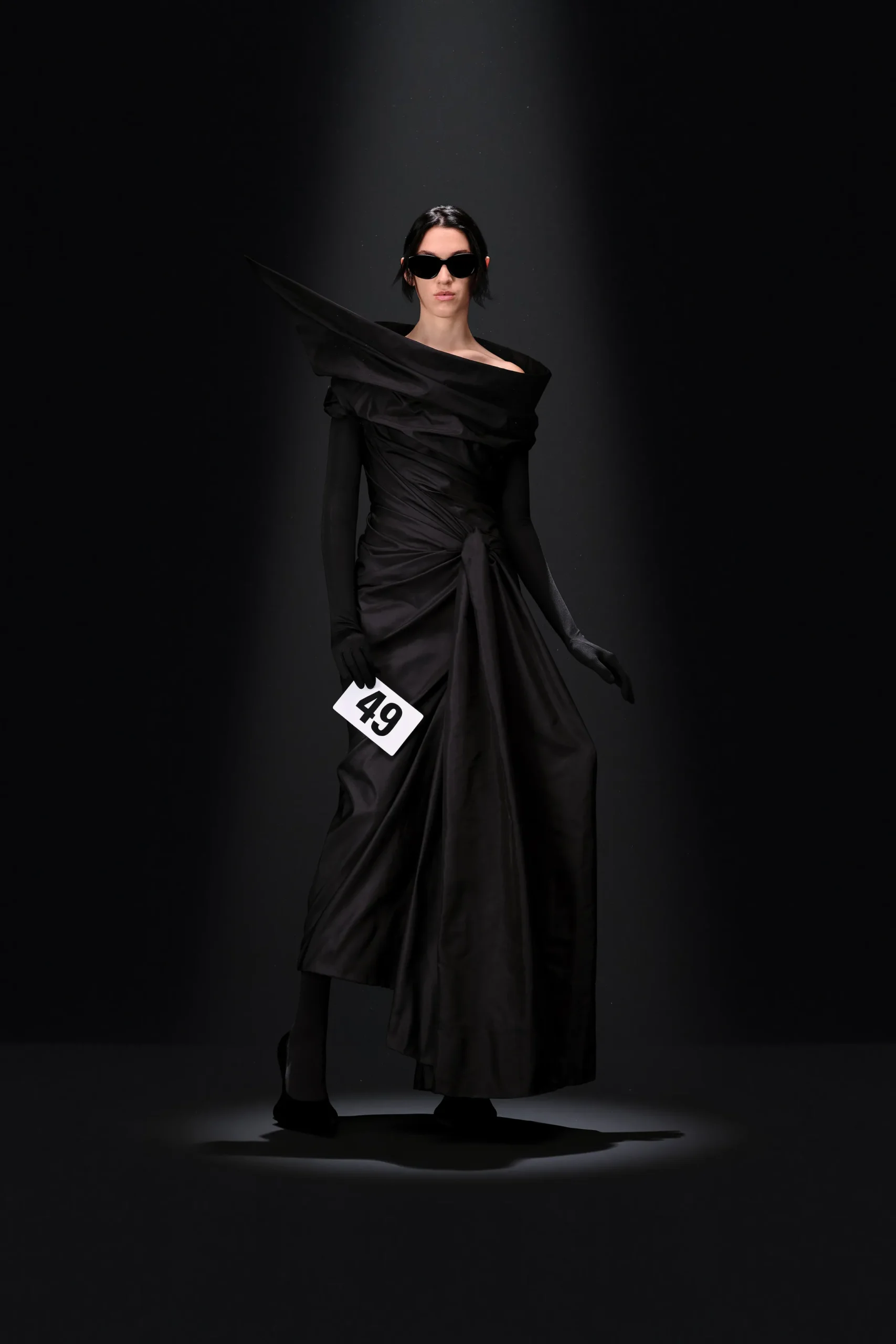 00049-balenciaga-fall-2023-couture-credit-gorunway