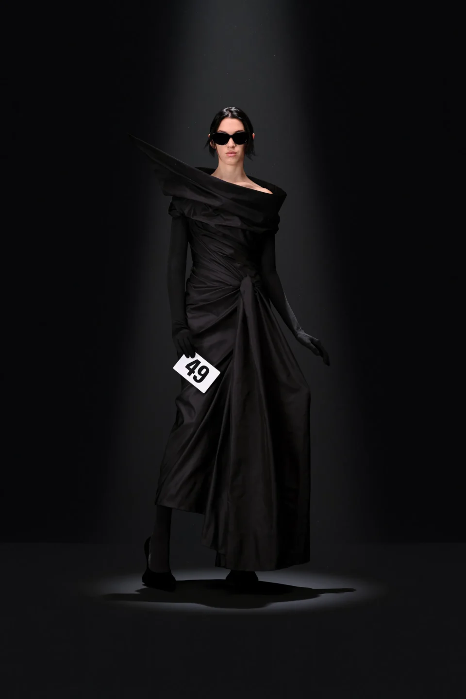 00049-balenciaga-fall-2023-couture-credit-gorunway