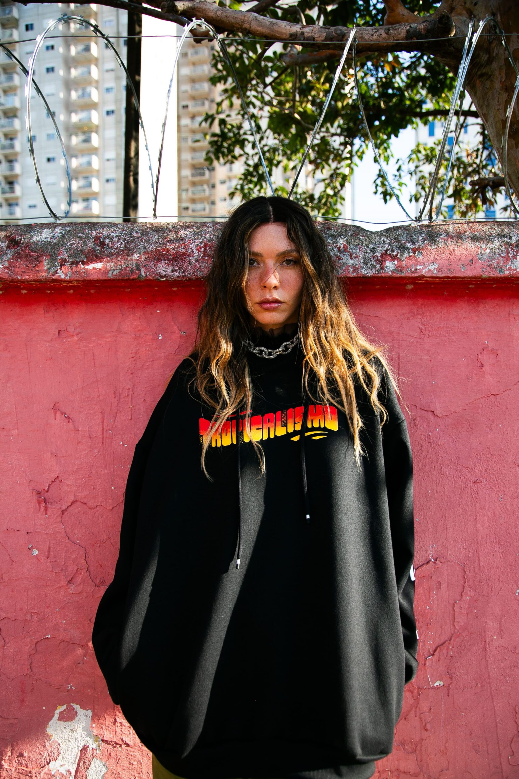 Moda e arte: Juliana Jabour convida artista Thiago Nevs para criar estampas de sua nova coleção