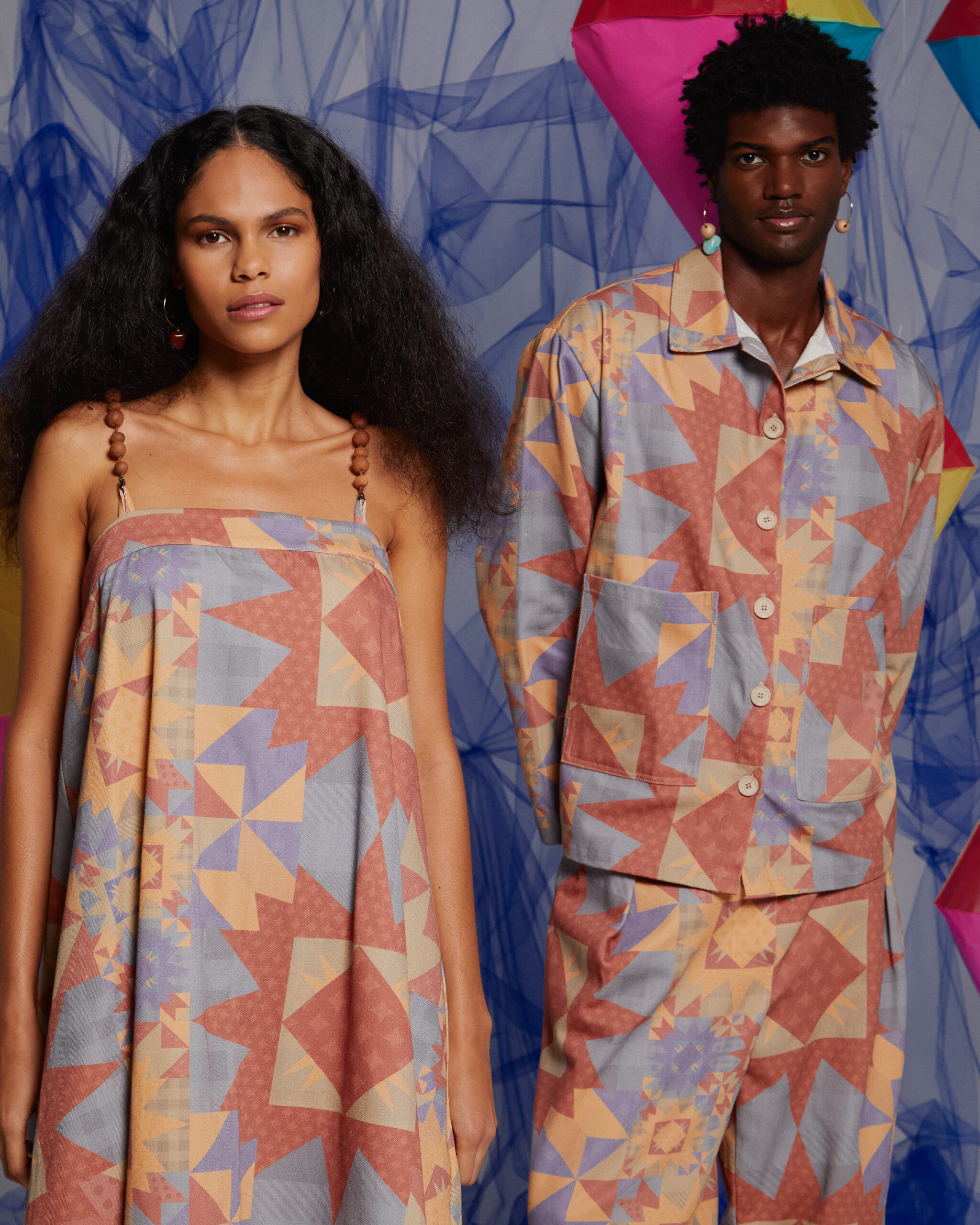 FFW ENTREVISTA: o Estilista Antonio Castro da Foz
O jovem designer fala sobre saudade do mar, bairrismo, trajetória, processos e sua próxima coleção, que será desfilada na SPFW