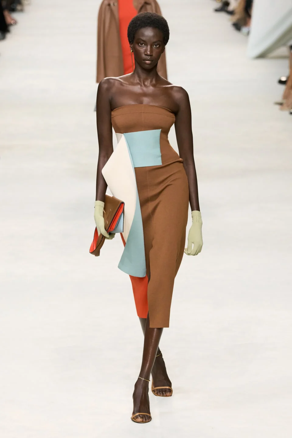 00001-fendi-spring-2024-ready-to-wear-credit-gorunway