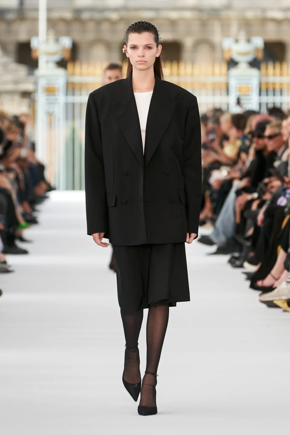 00001-givenchy-spring-2024-ready-to-wear-credit-gorunway