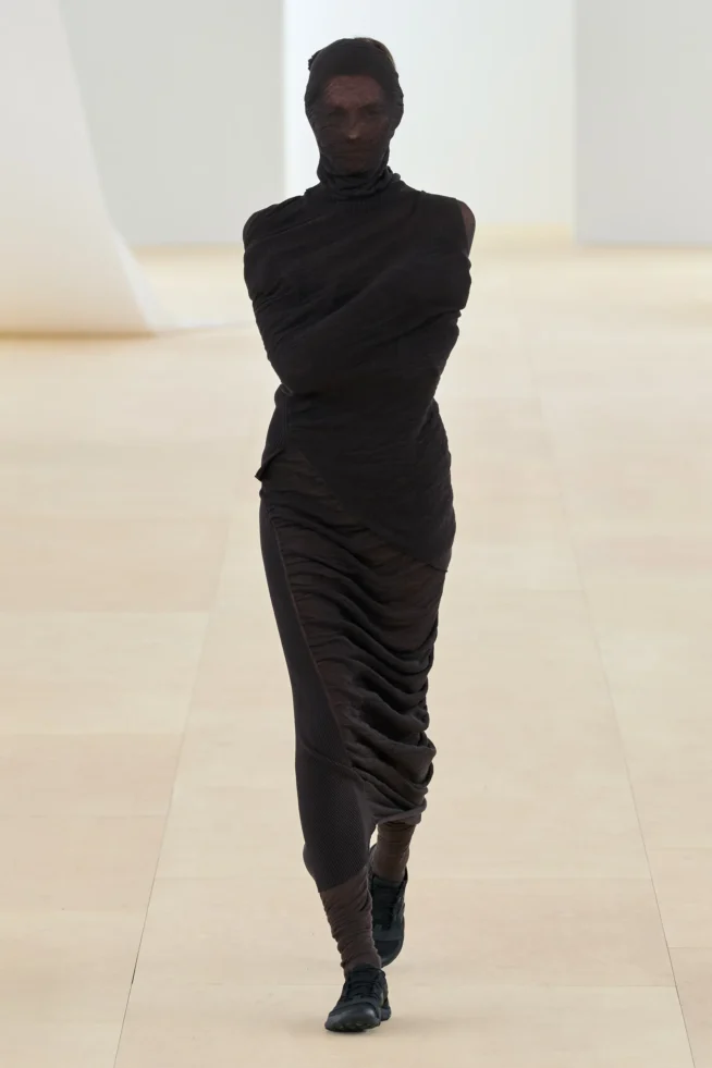 00001—issey—miyake-spring-2024-ready-to-wear-credit-gorunway