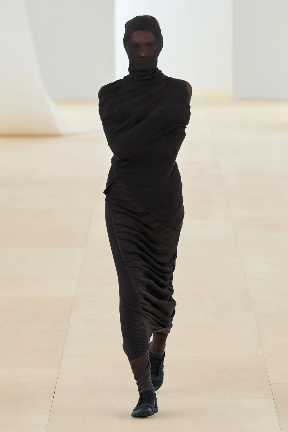 00001—issey—miyake-spring-2024-ready-to-wear-credit-gorunway