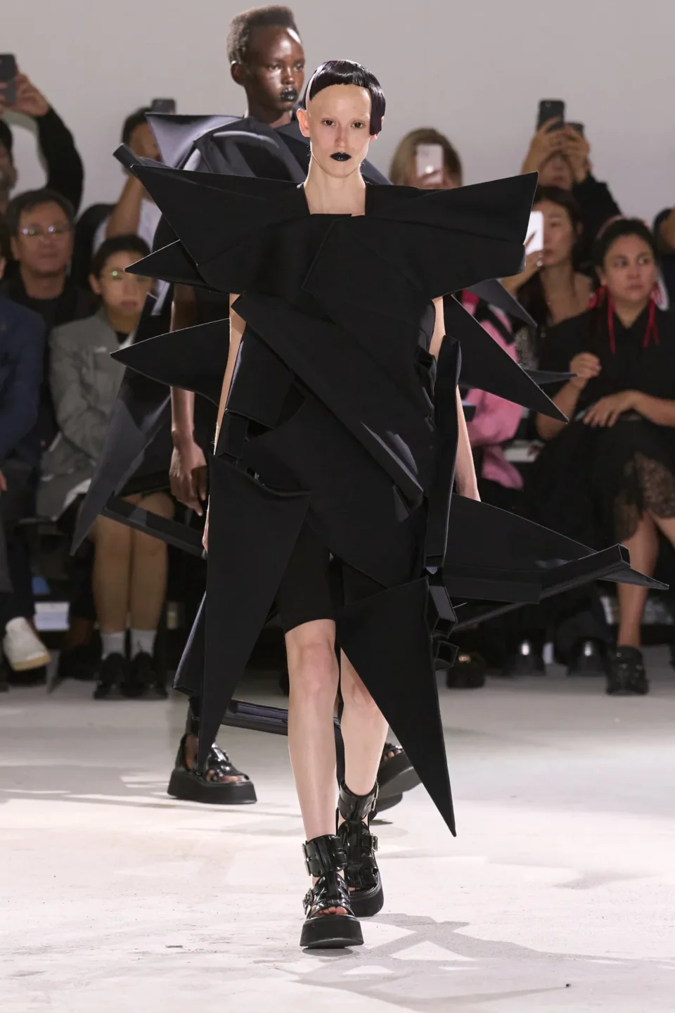 00002-junya-watanabe-spring-2024-ready-to-wear-credit-gorunway