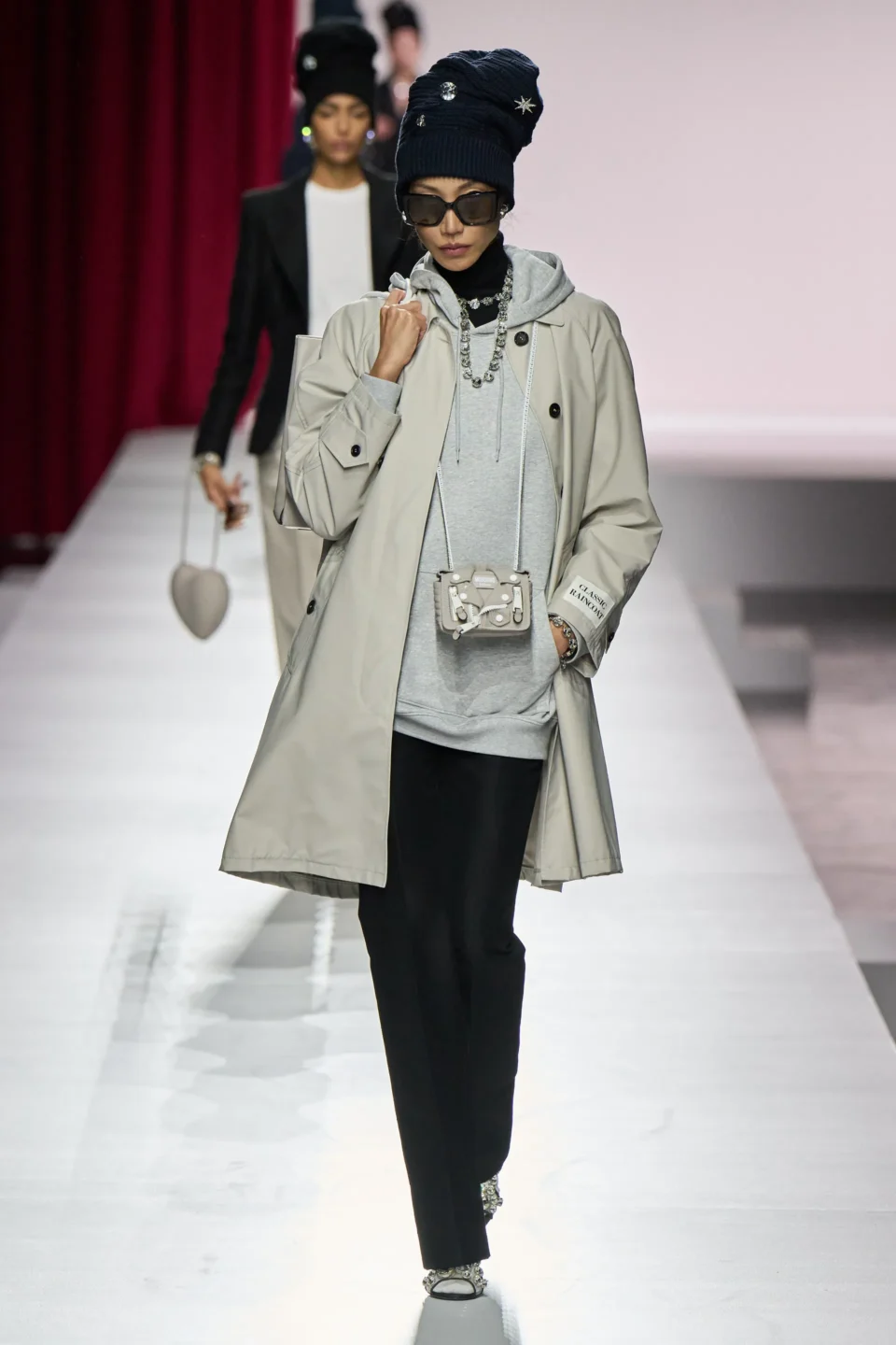 00002-moschino-spring-2024-ready-to-wear-credit-gorunway