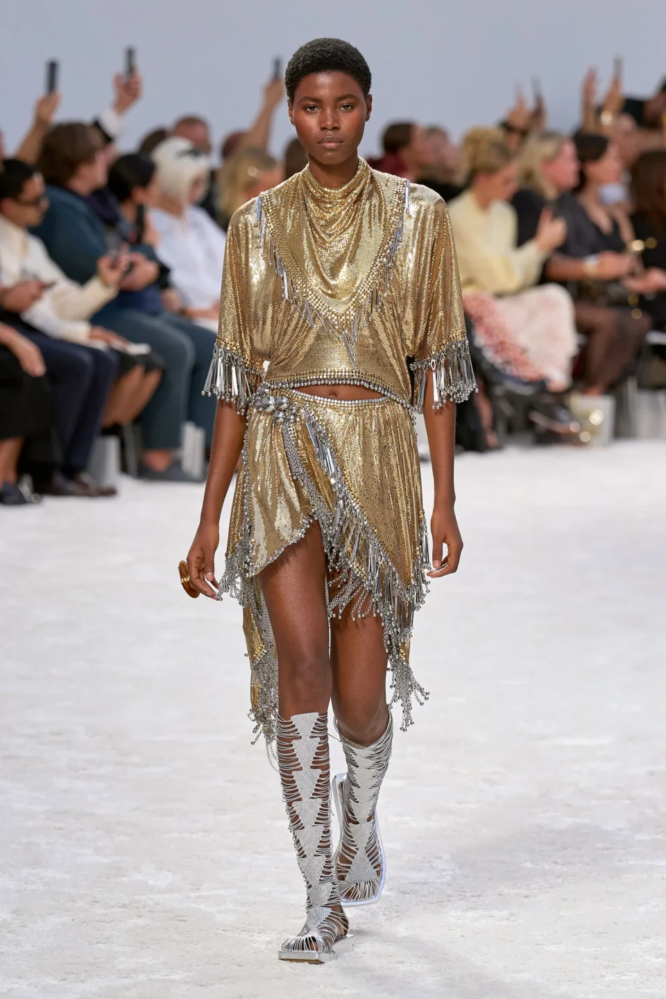 00002-rabanne-spring-2024-ready-to-wear-credit-gorunway