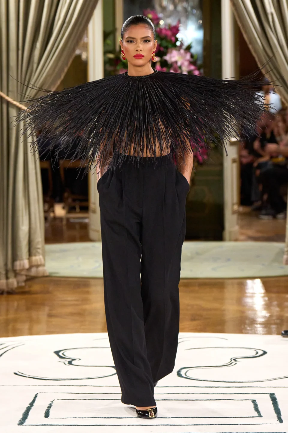 00002-schiaparelli-spring-2024-ready-to-wear-credit-gorunway