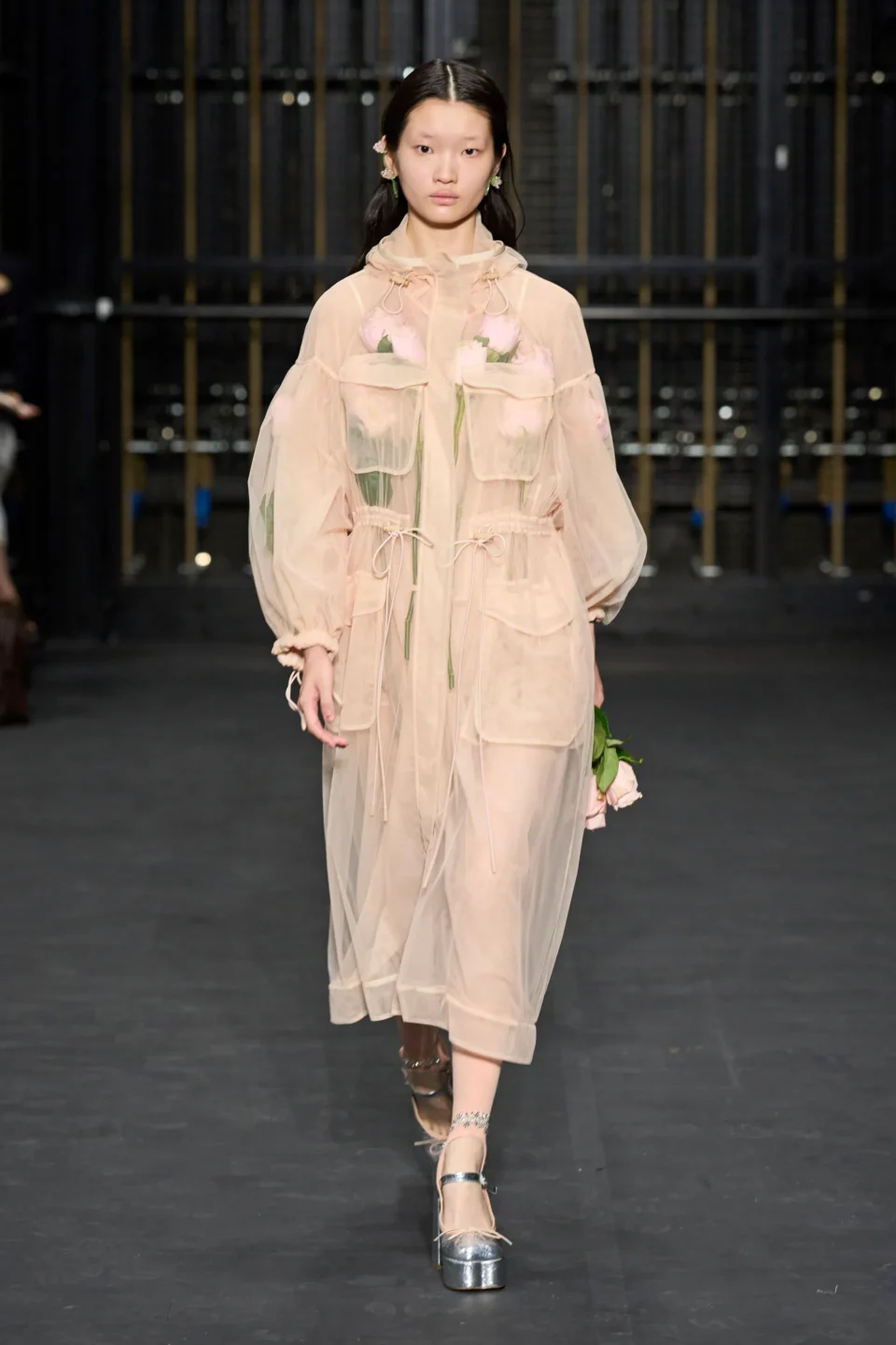 00002-simone-rocha-spring-2024-ready-to-wear-credit-gorunway