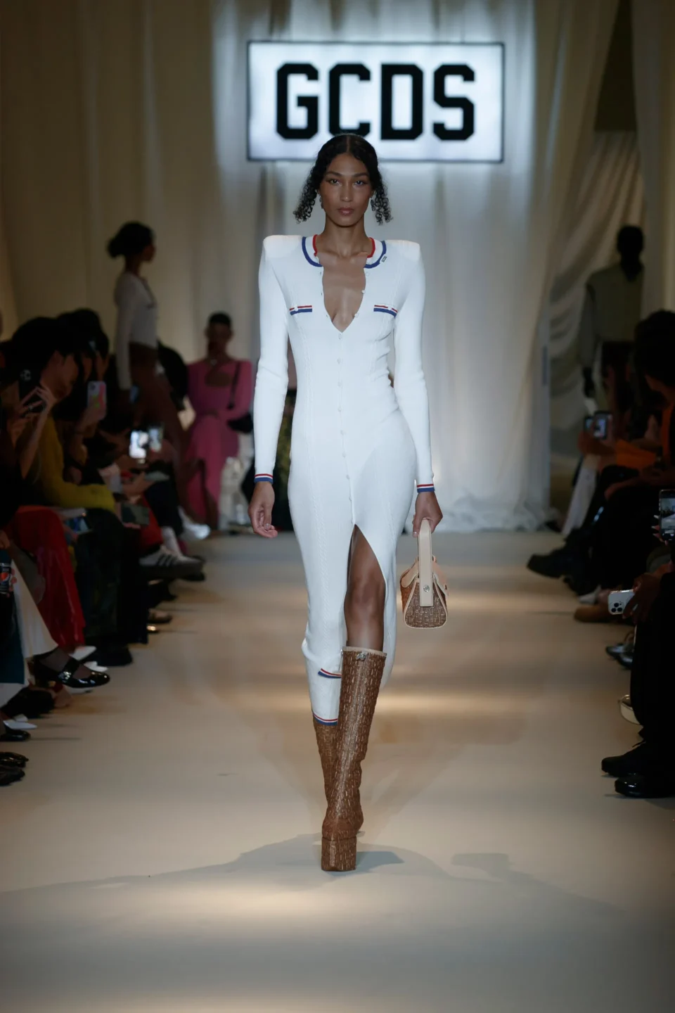 00003-gcds-spring-2024-ready-to-wear-credit-brand