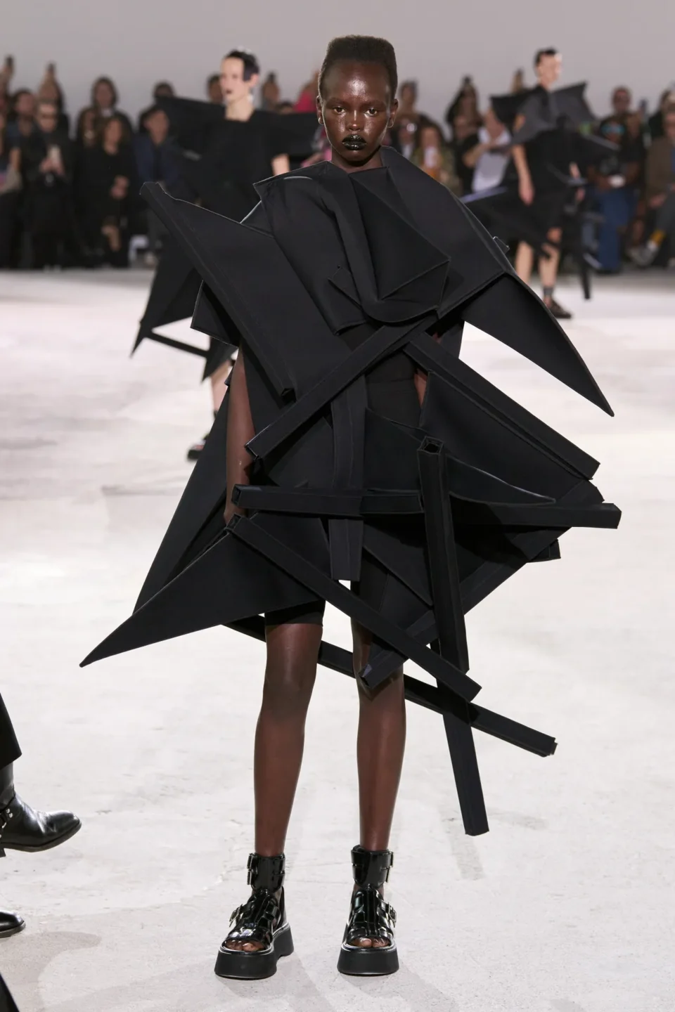 00003-junya-watanabe-spring-2024-ready-to-wear-credit-gorunway