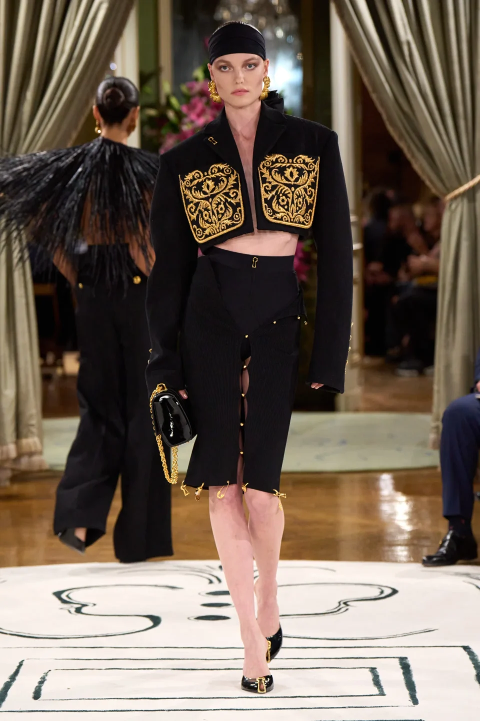 00003-schiaparelli-spring-2024-ready-to-wear-credit-gorunway