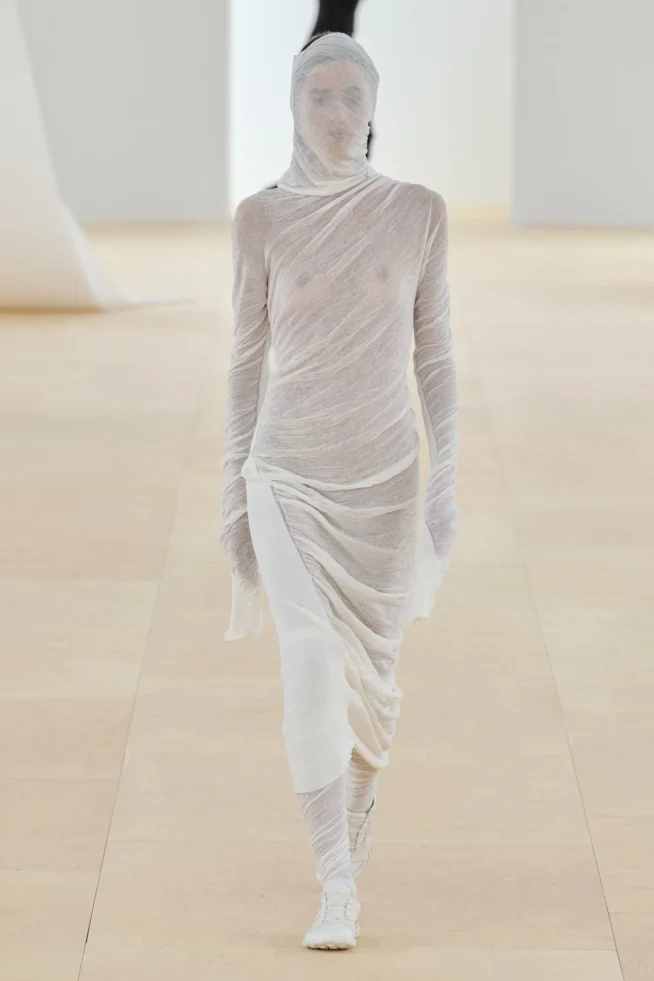 00003—issey—miyake-spring-2024-ready-to-wear-credit-gorunway