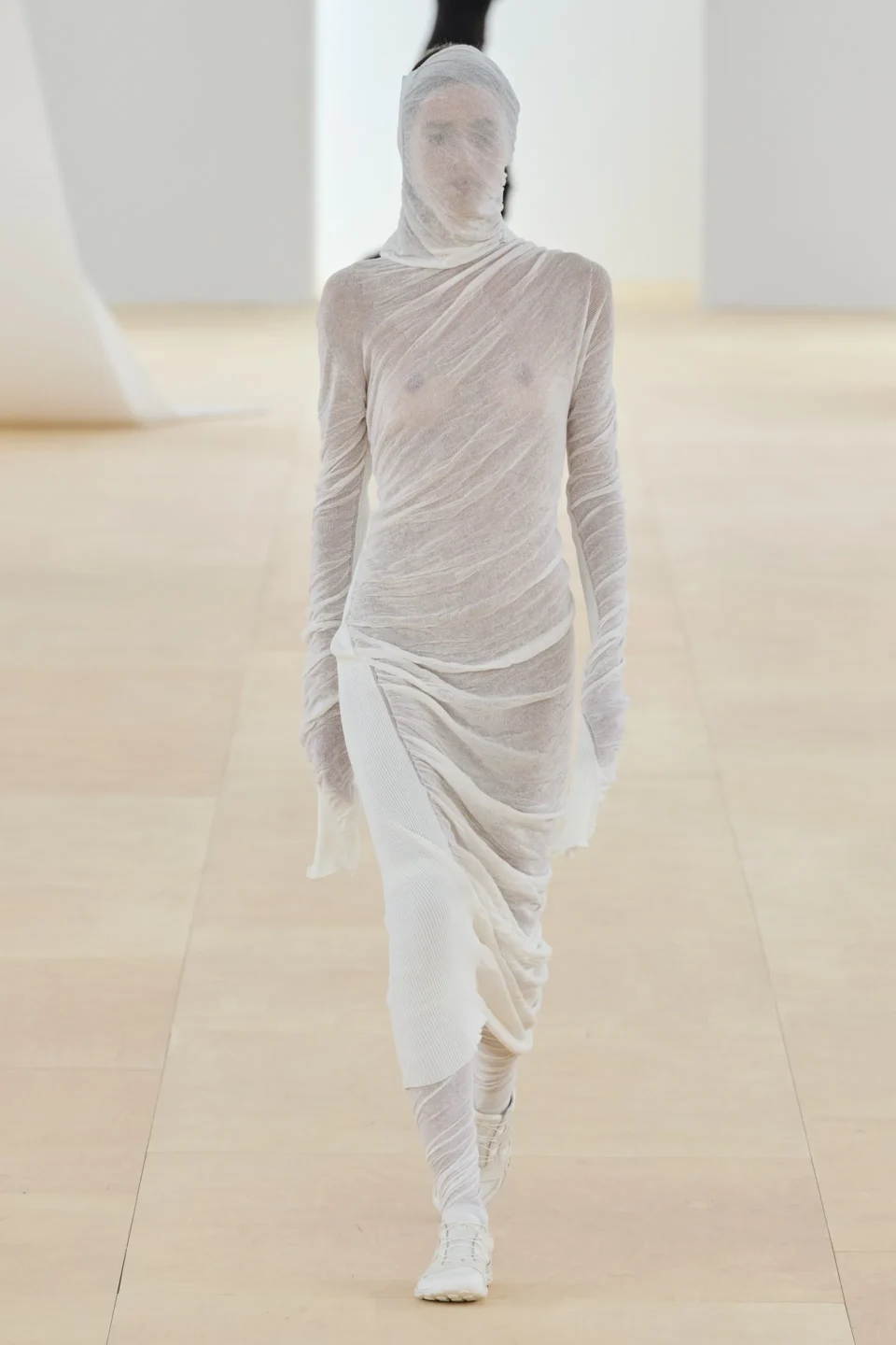 00003—issey—miyake-spring-2024-ready-to-wear-credit-gorunway
