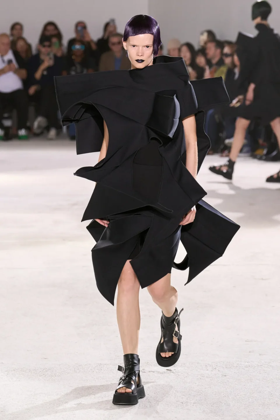 00004-junya-watanabe-spring-2024-ready-to-wear-credit-gorunway
